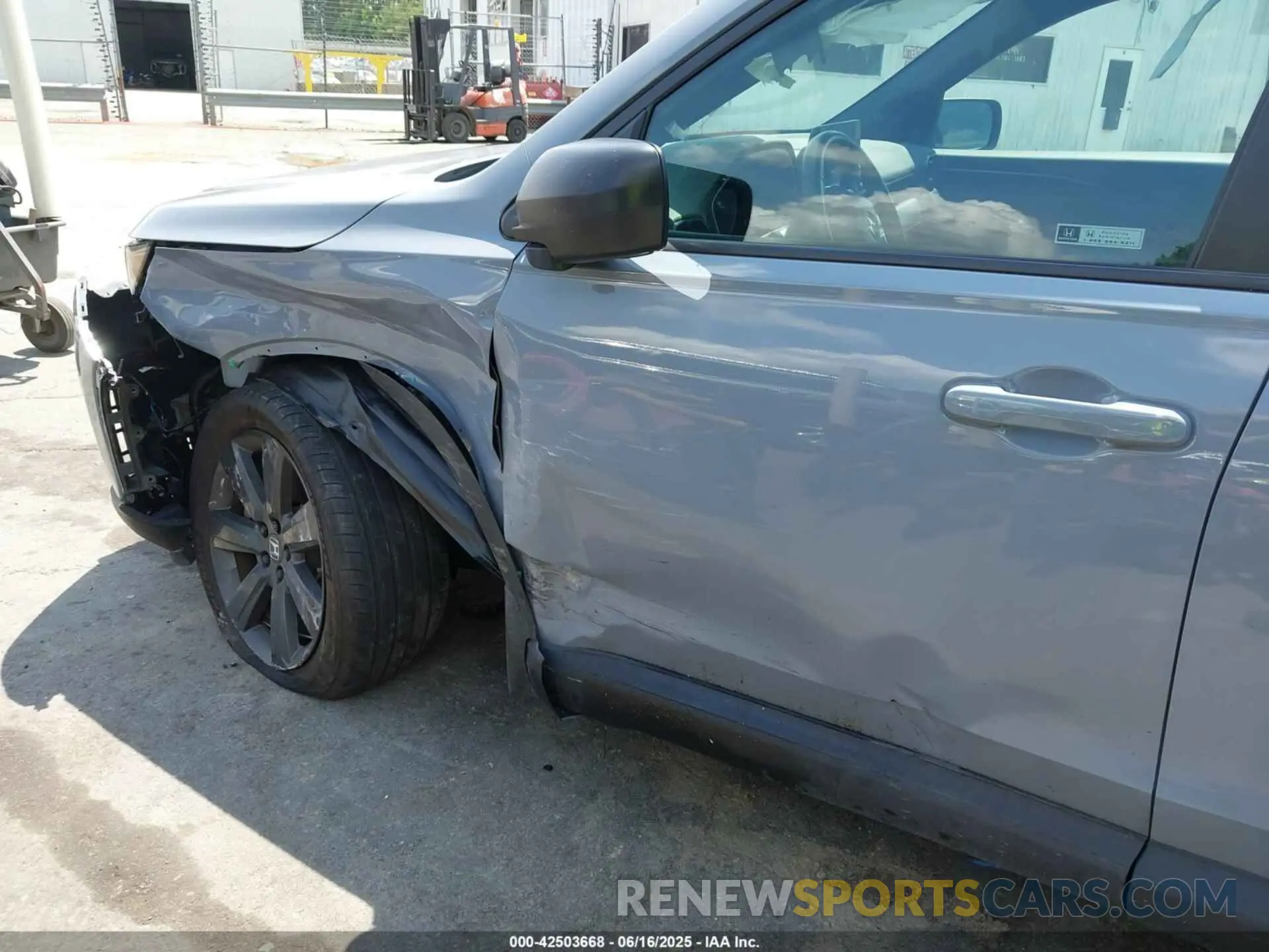 6 Photograph of a damaged car 5FNYG1H31PB052865 HONDA PILOT 2023