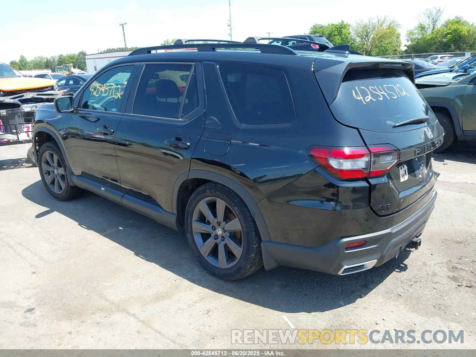 3 Photograph of a damaged car 5FNYG1H36PB024804 HONDA PILOT 2023