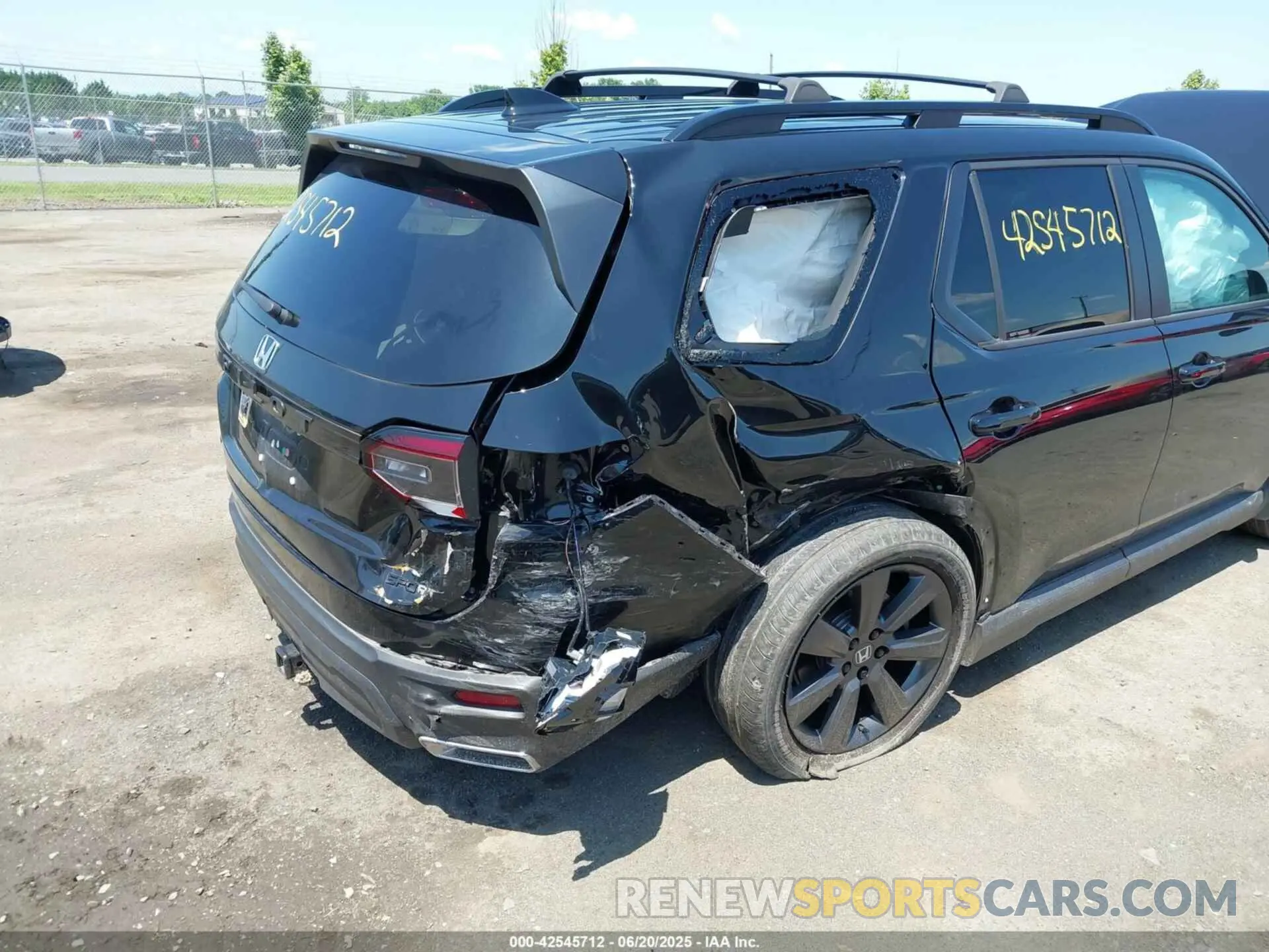 6 Photograph of a damaged car 5FNYG1H36PB024804 HONDA PILOT 2023