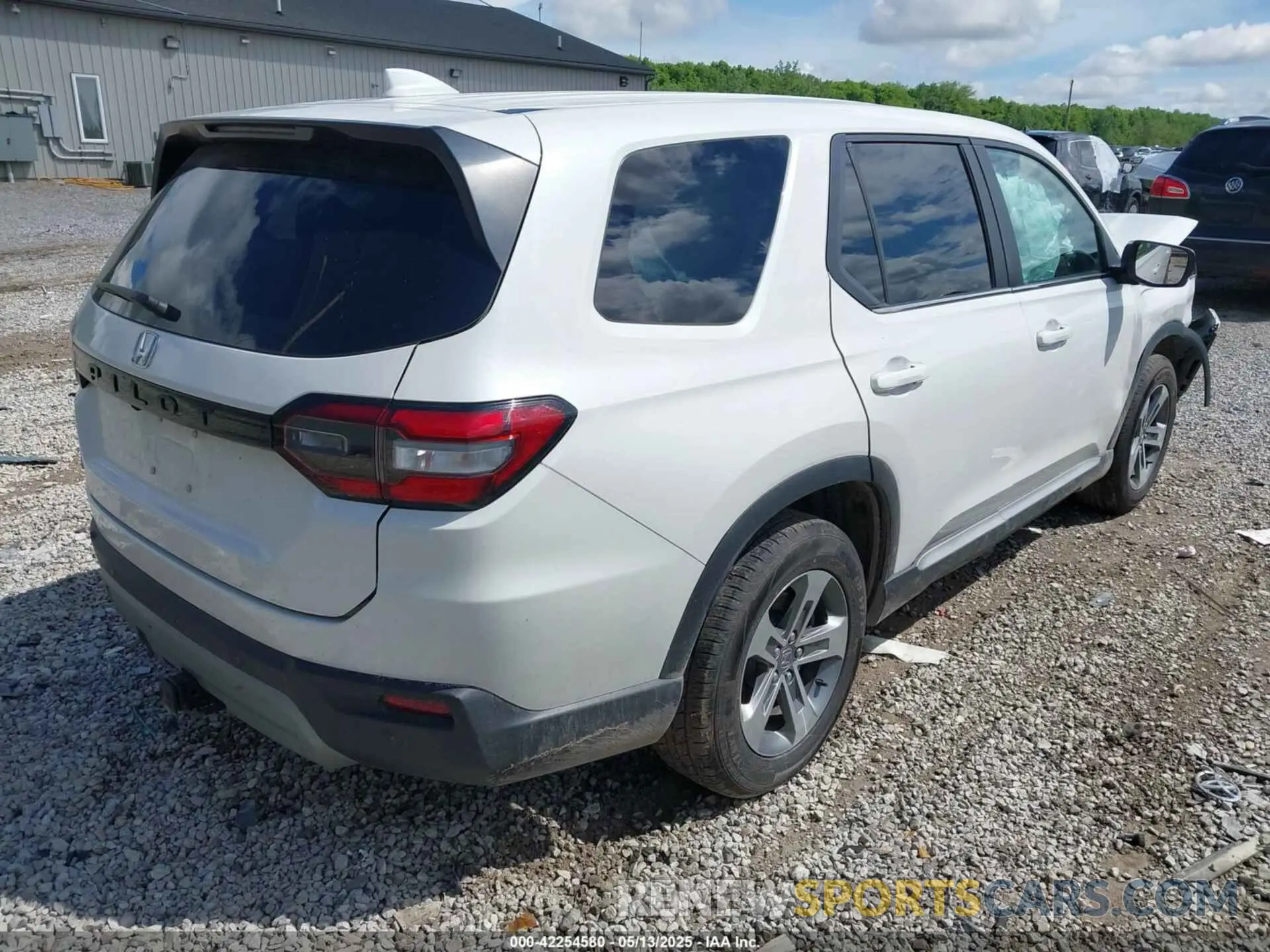 4 Photograph of a damaged car 5FNYG1H46PB012063 HONDA PILOT 2023
