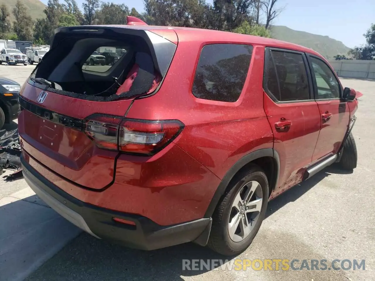 3 Photograph of a damaged car 5FNYG1H48PB043959 HONDA PILOT 2023