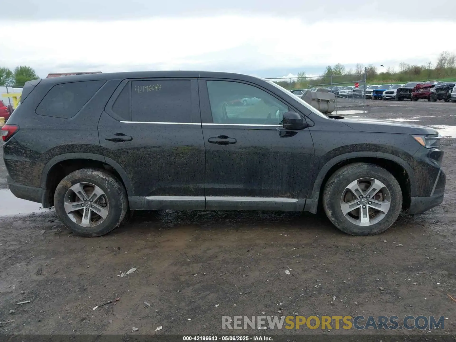 13 Photograph of a damaged car 5FNYG1H48PB045971 HONDA PILOT 2023