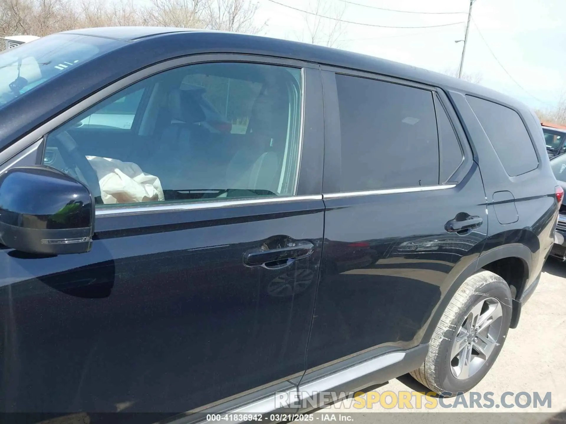 14 Photograph of a damaged car 5FNYG1H58PB013515 HONDA PILOT 2023