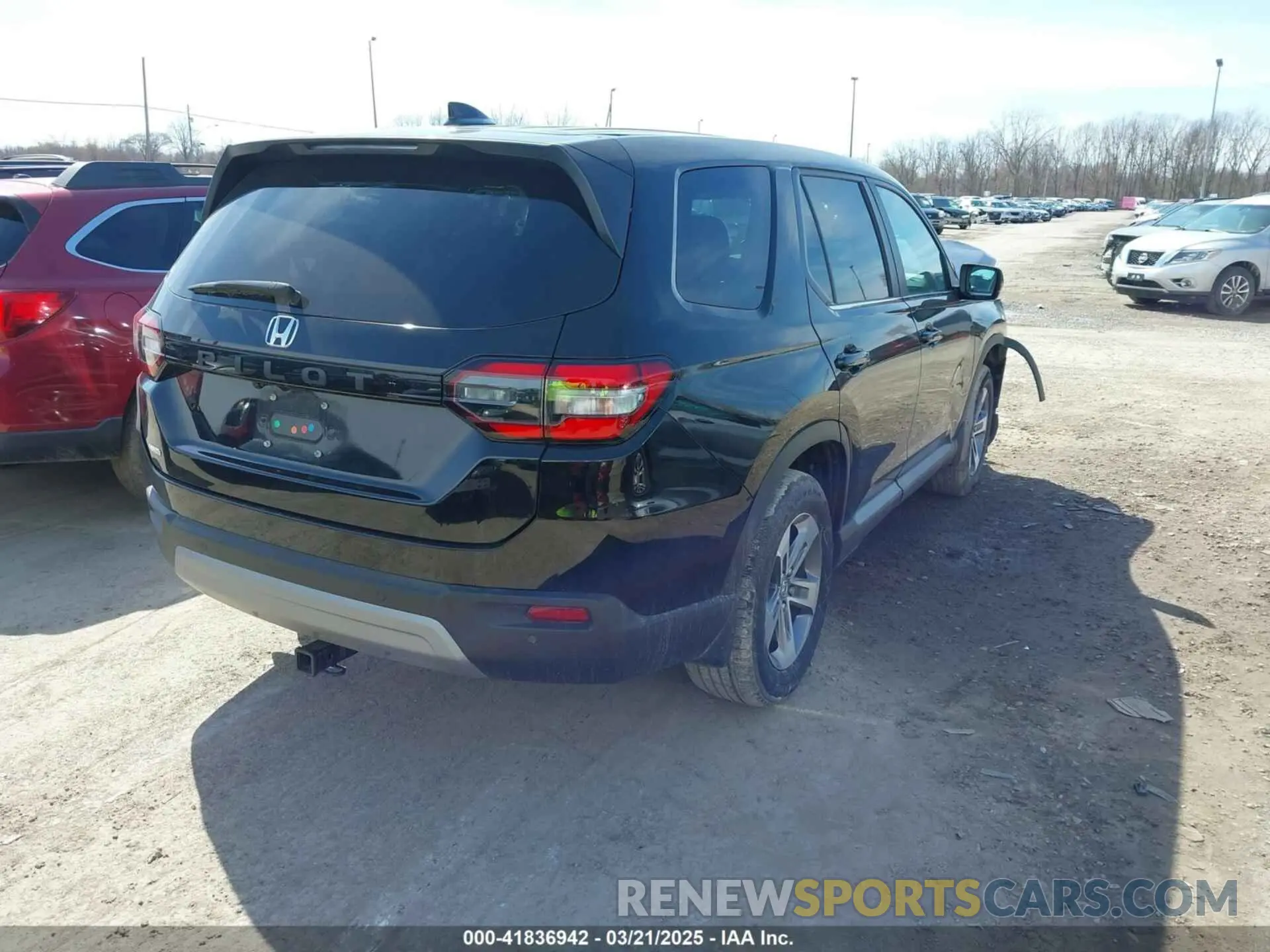 4 Photograph of a damaged car 5FNYG1H58PB013515 HONDA PILOT 2023