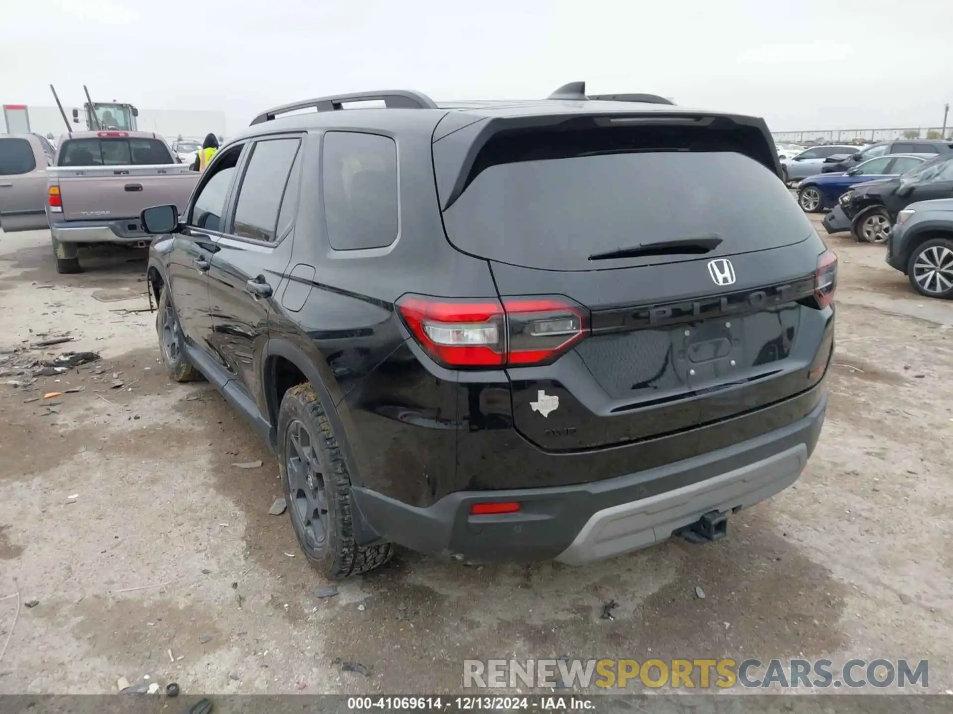 3 Photograph of a damaged car 5FNYG1H63PB051646 HONDA PILOT 2023