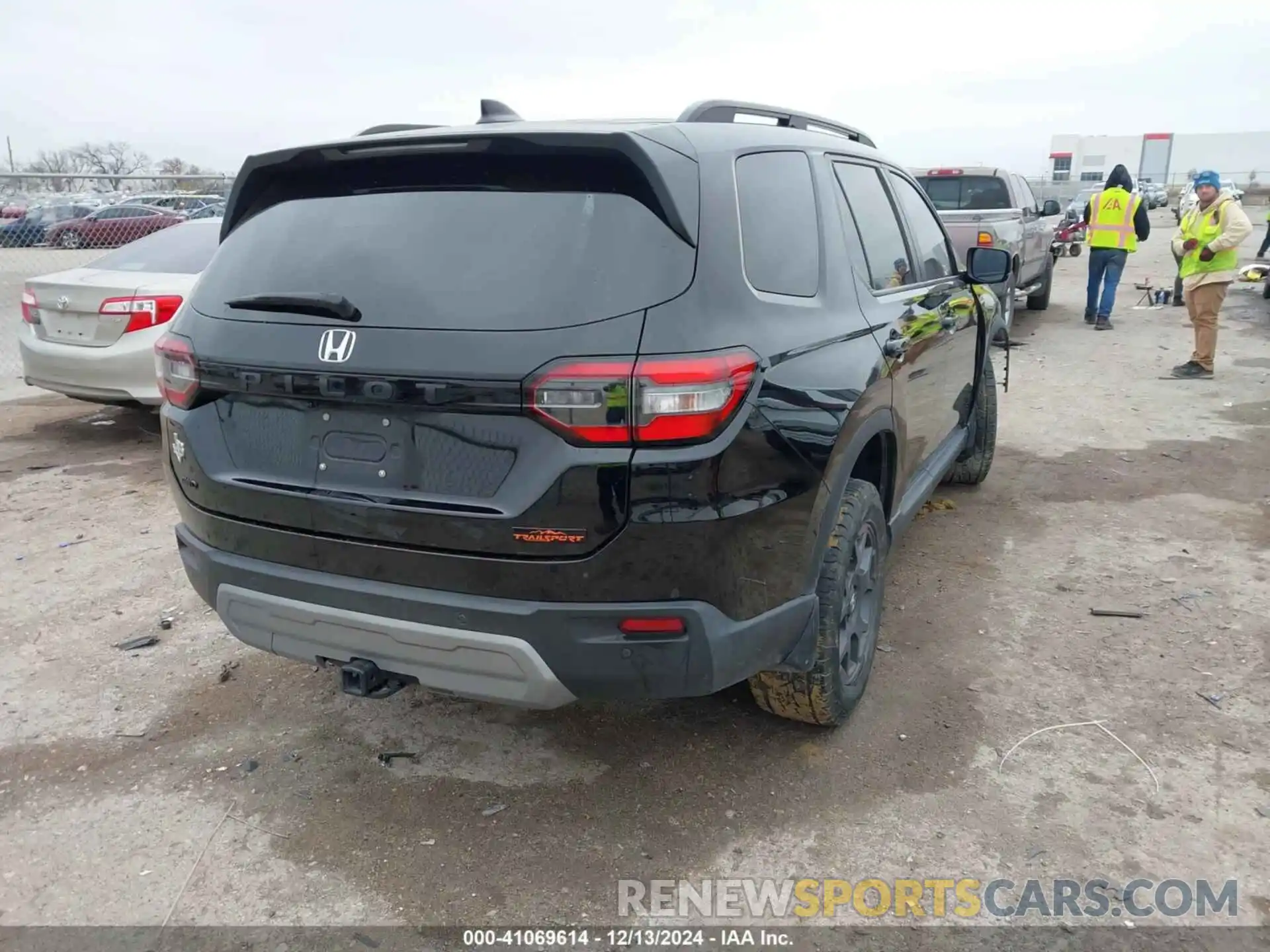 4 Photograph of a damaged car 5FNYG1H63PB051646 HONDA PILOT 2023