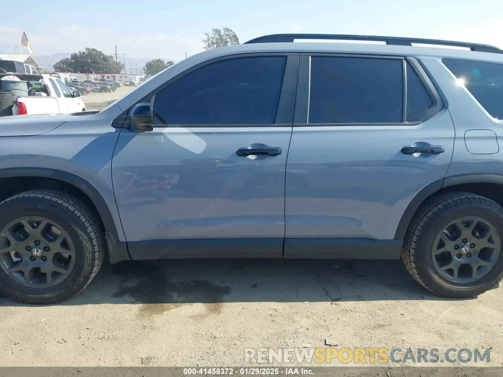 14 Photograph of a damaged car 5FNYG1H64PB055172 HONDA PILOT 2023