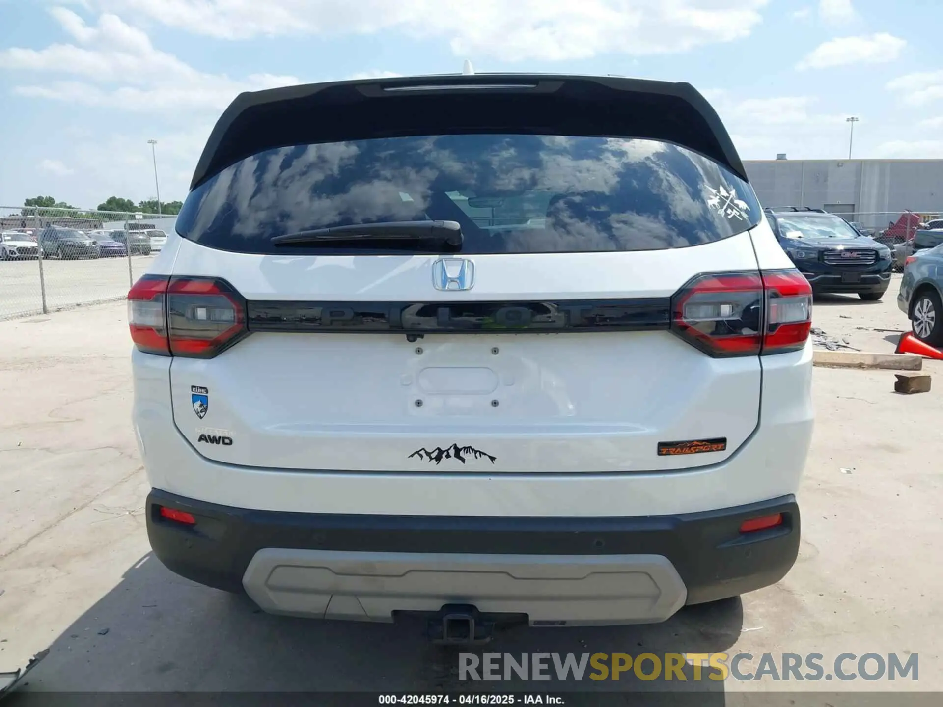 16 Photograph of a damaged car 5FNYG1H67PB043095 HONDA PILOT 2023
