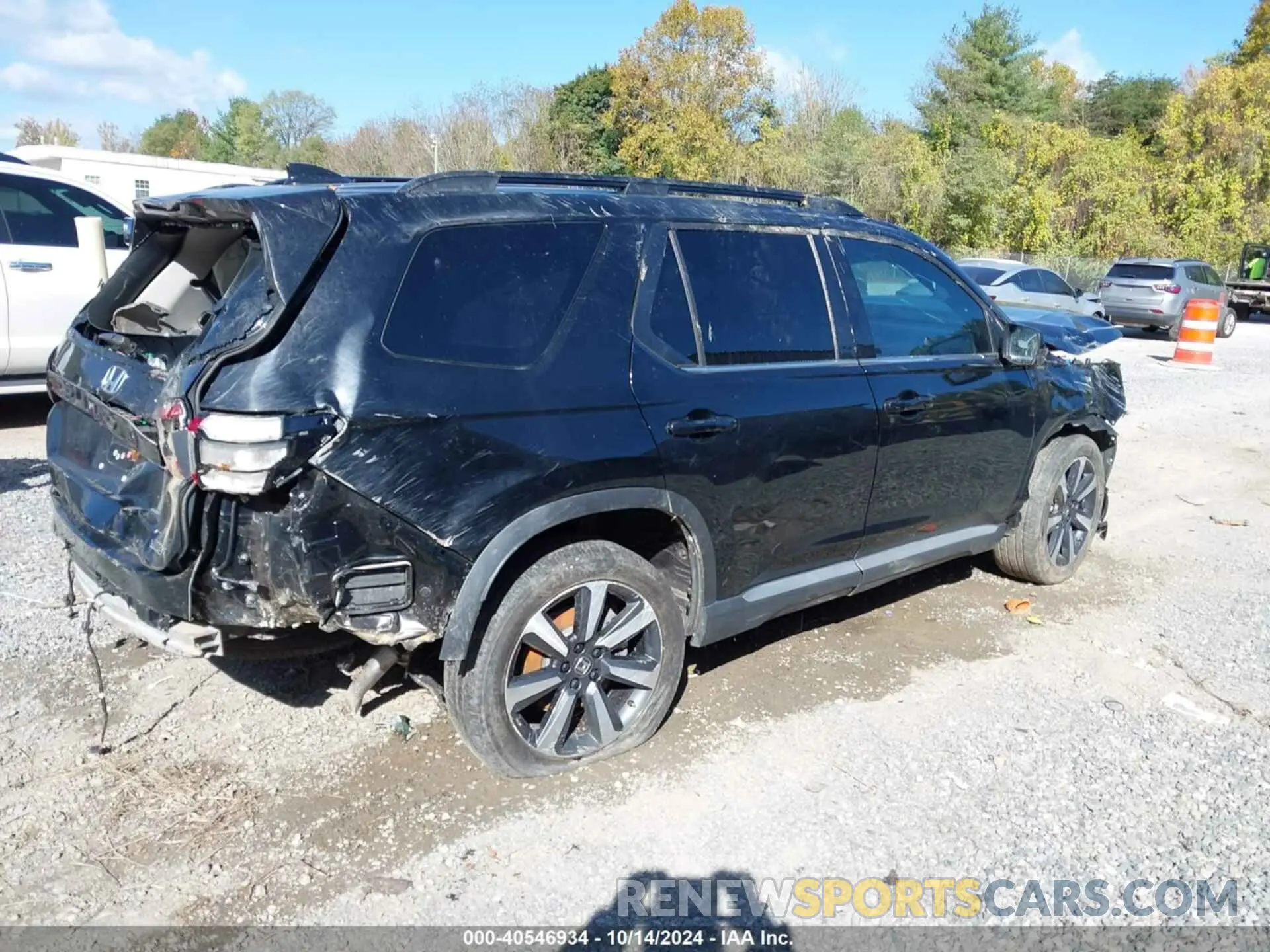 4 Photograph of a damaged car 5FNYG1H77PB013782 HONDA PILOT 2023