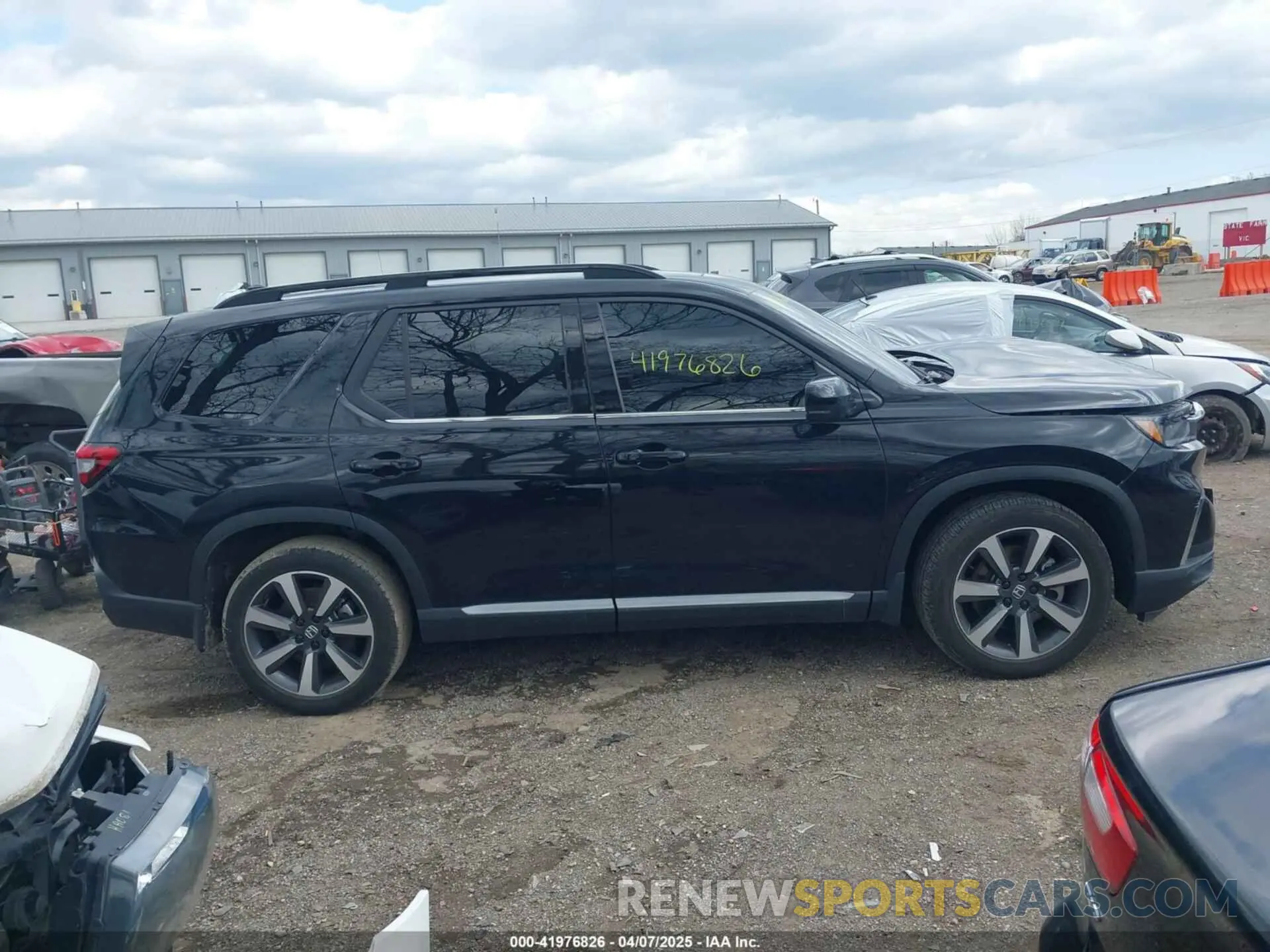 13 Photograph of a damaged car 5FNYG1H80PB029511 HONDA PILOT 2023