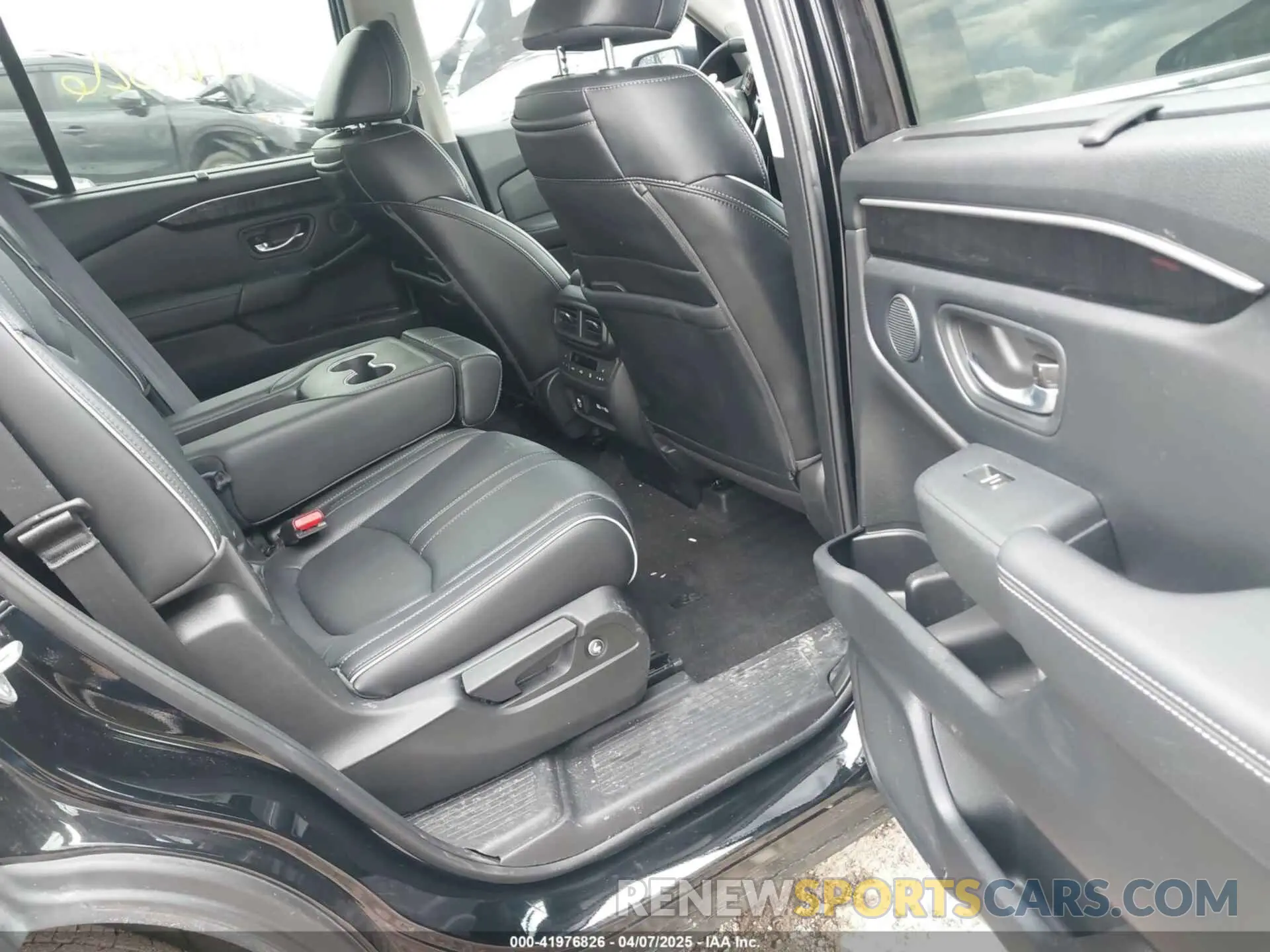 8 Photograph of a damaged car 5FNYG1H80PB029511 HONDA PILOT 2023