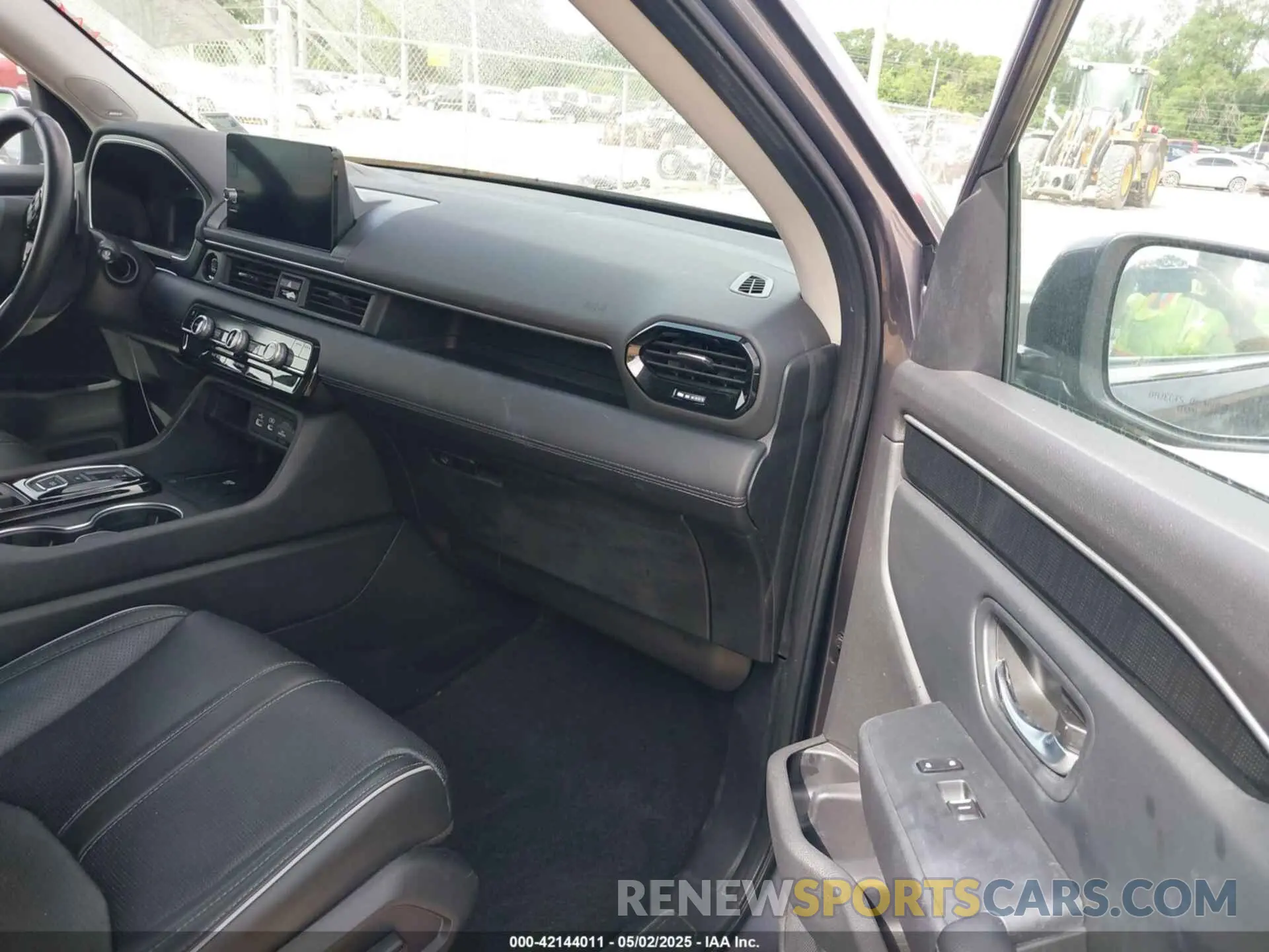 5 Photograph of a damaged car 5FNYG1H82PB010622 HONDA PILOT 2023