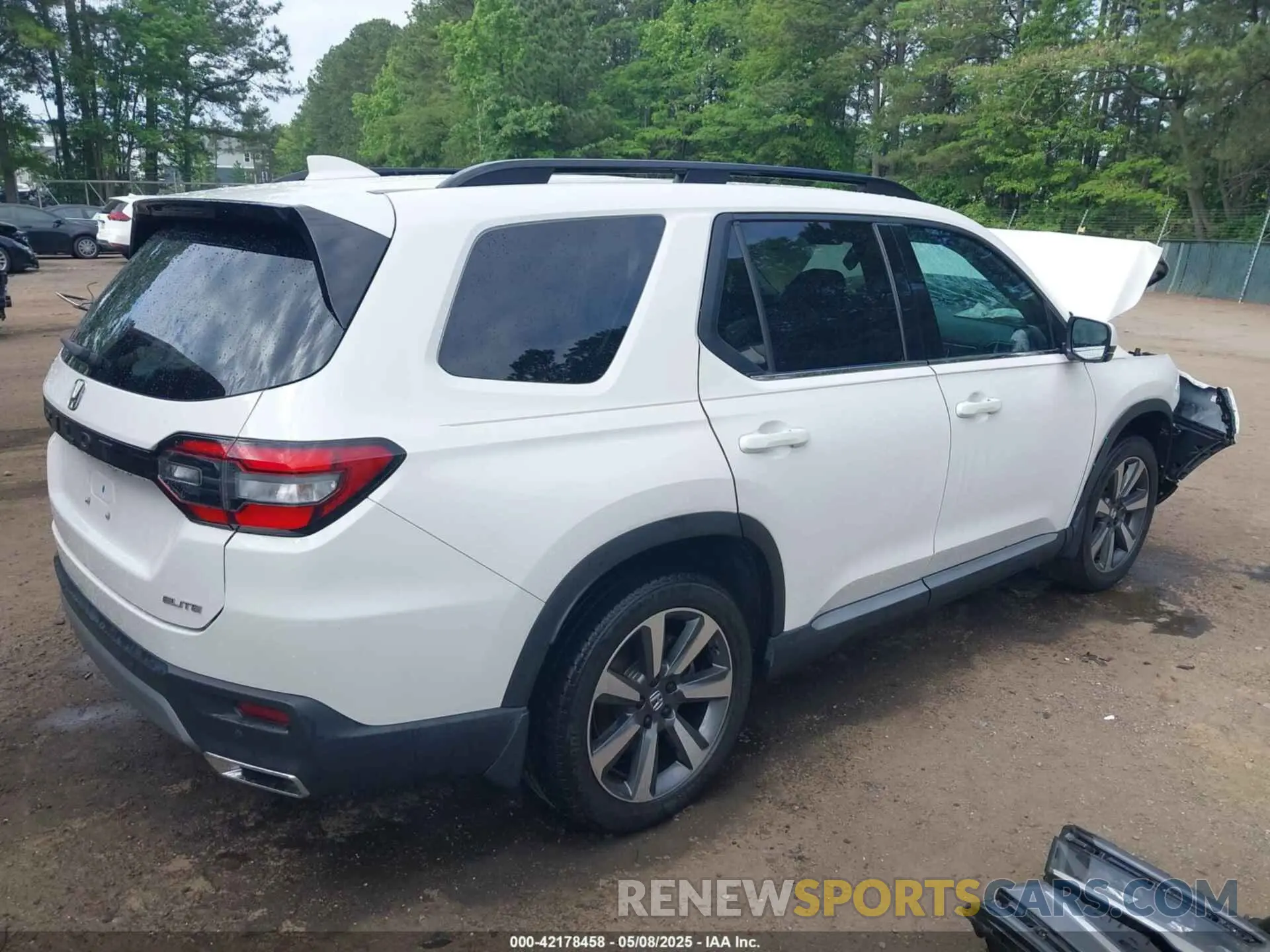 4 Photograph of a damaged car 5FNYG1H82PB037156 HONDA PILOT 2023