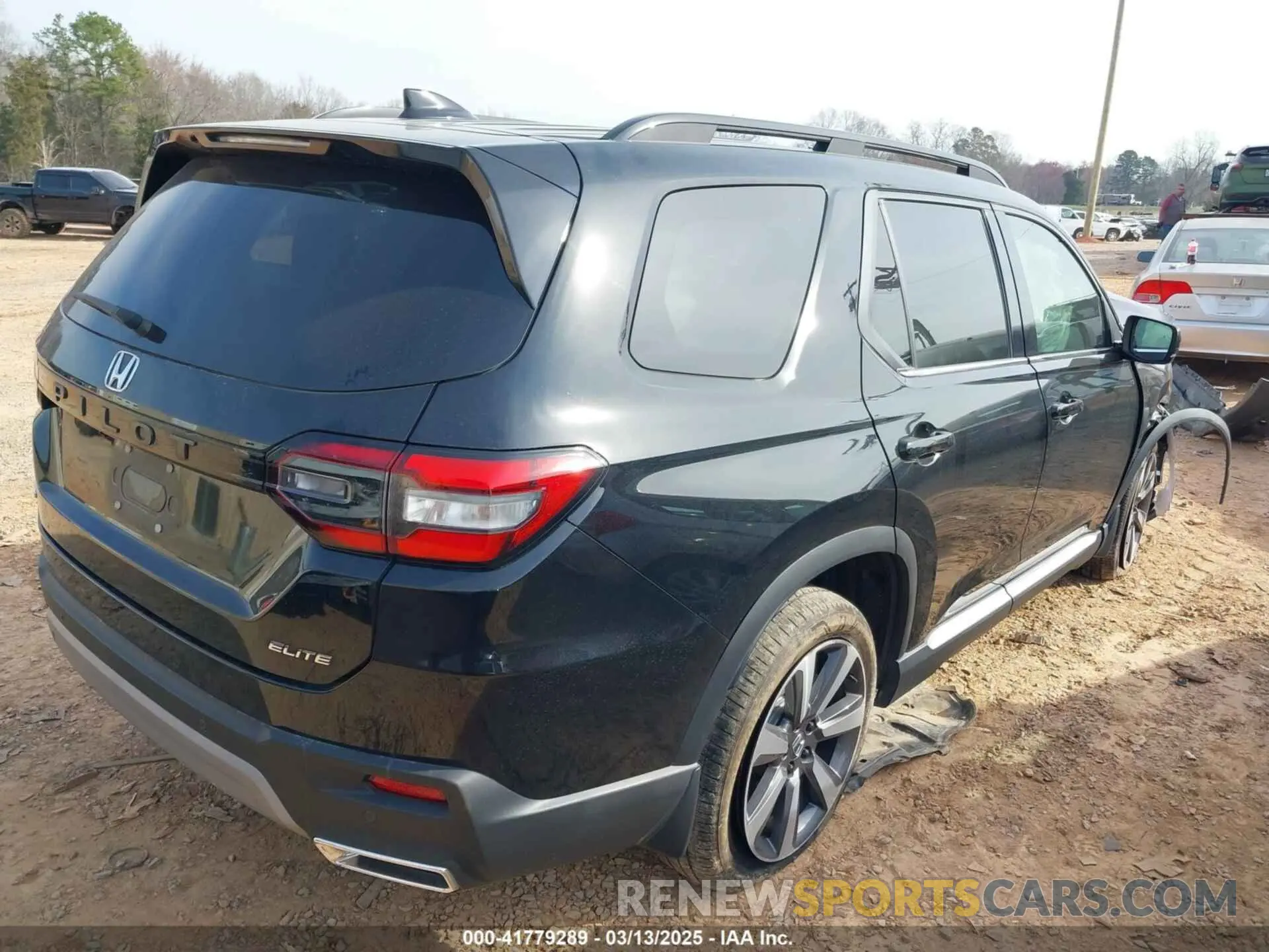 4 Photograph of a damaged car 5FNYG1H82PB045029 HONDA PILOT 2023
