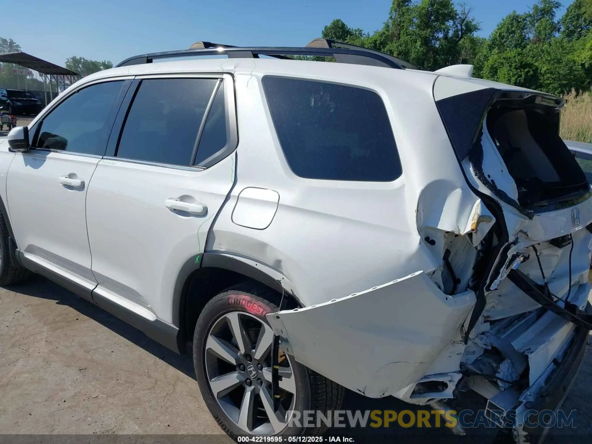 18 Photograph of a damaged car 5FNYG1H82PB046438 HONDA PILOT 2023