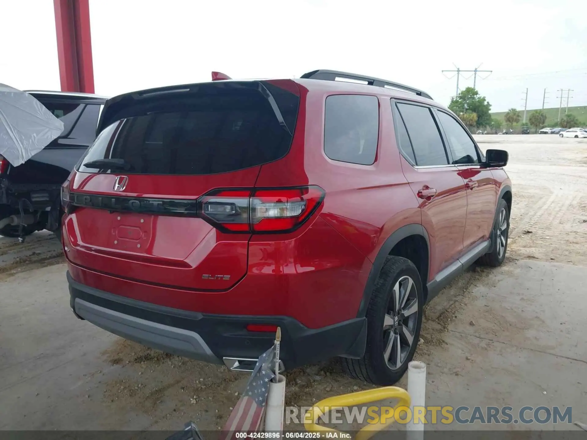 4 Photograph of a damaged car 5FNYG1H84PB039720 HONDA PILOT 2023