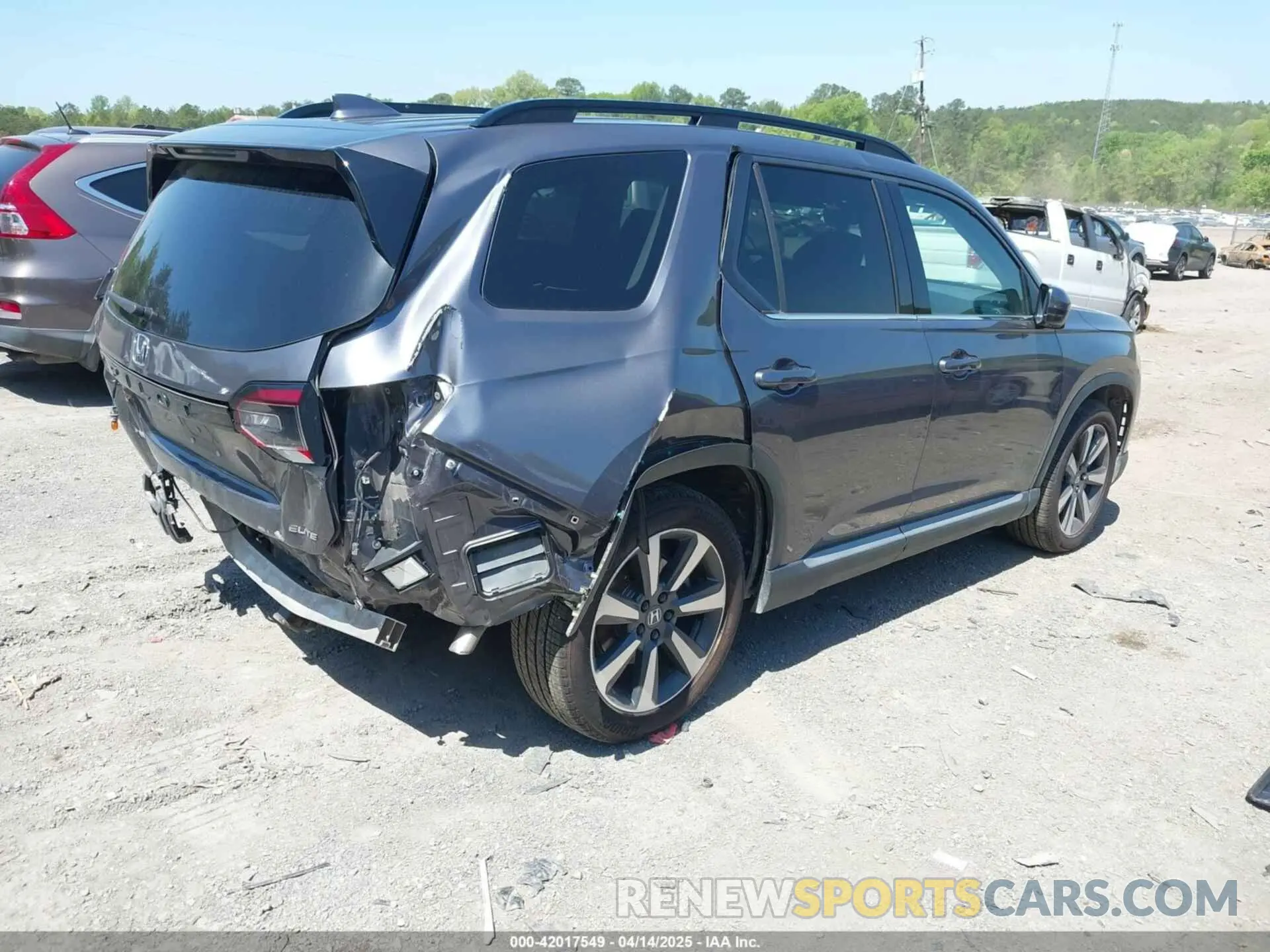 4 Photograph of a damaged car 5FNYG1H85PB035840 HONDA PILOT 2023