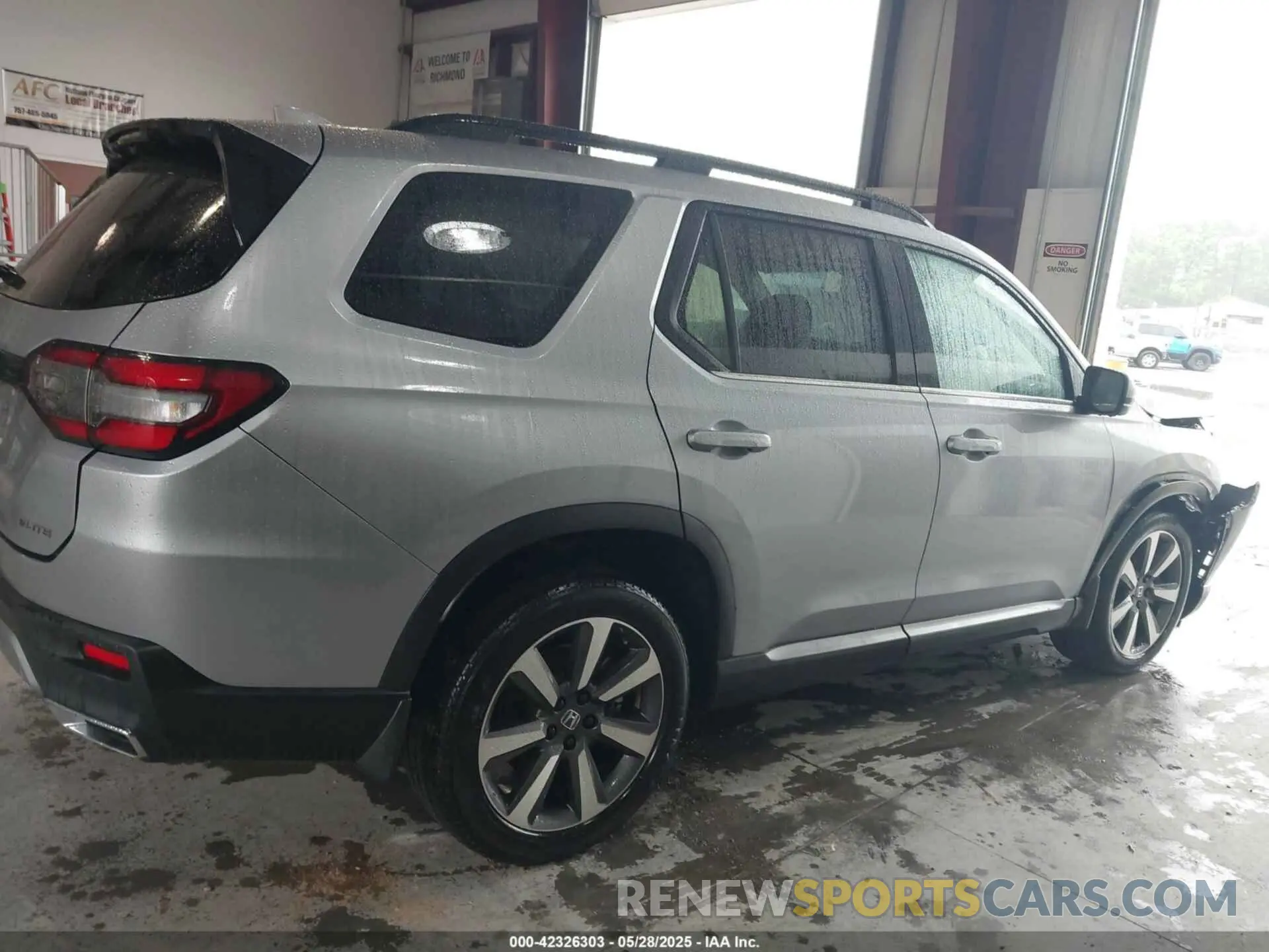 13 Photograph of a damaged car 5FNYG1H88PB017705 HONDA PILOT 2023