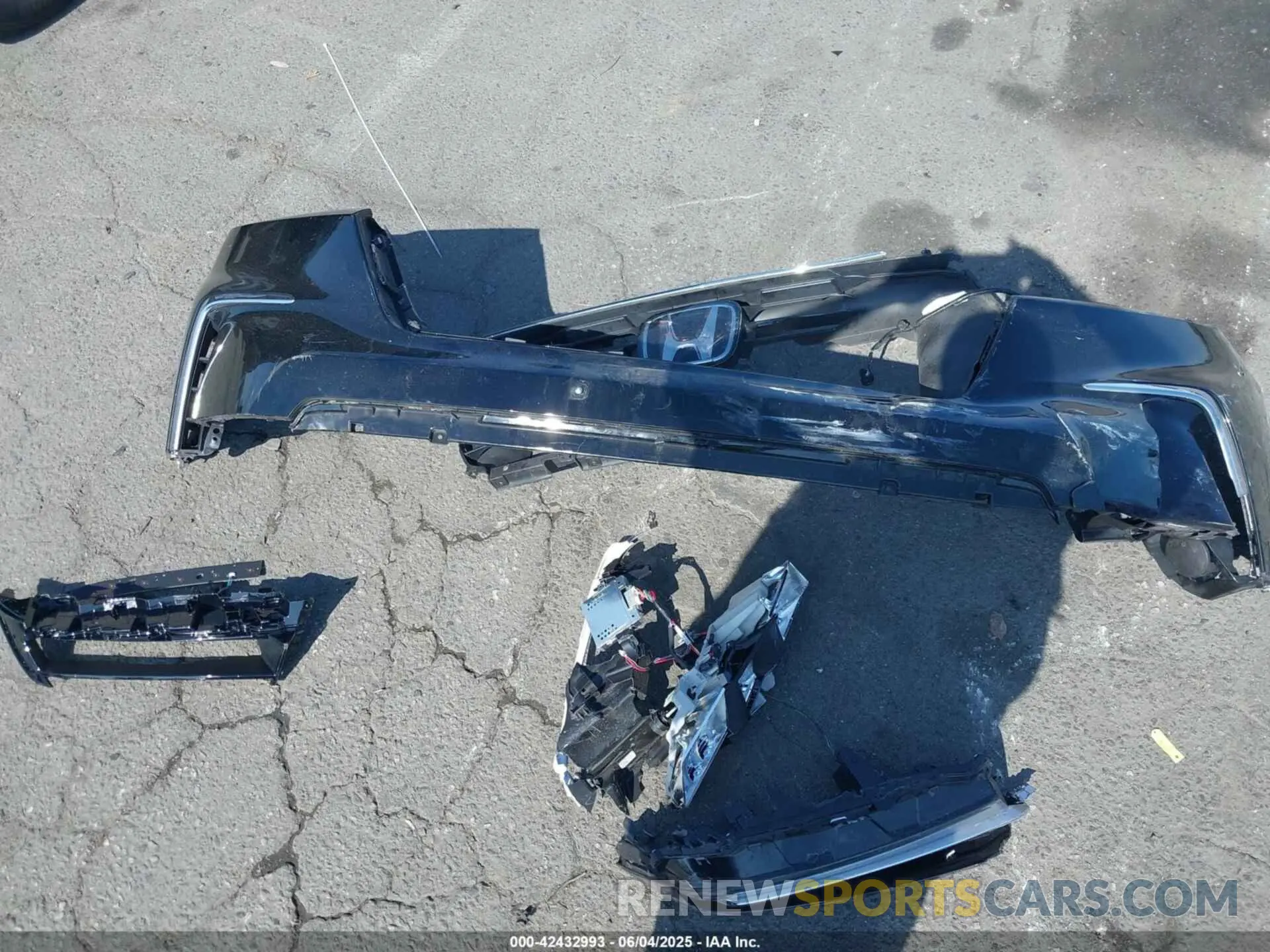 11 Photograph of a damaged car 5FNYG2H24PB007268 HONDA PILOT 2023