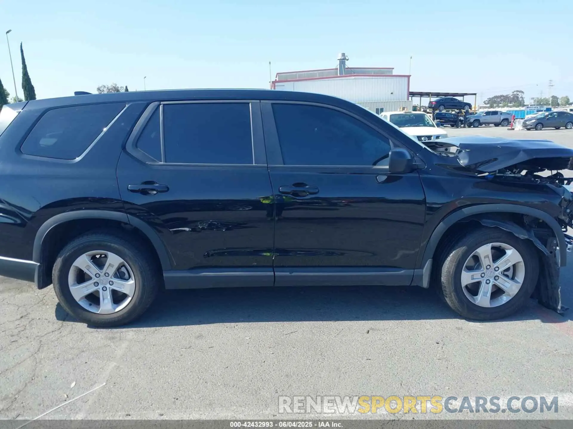 13 Photograph of a damaged car 5FNYG2H24PB007268 HONDA PILOT 2023