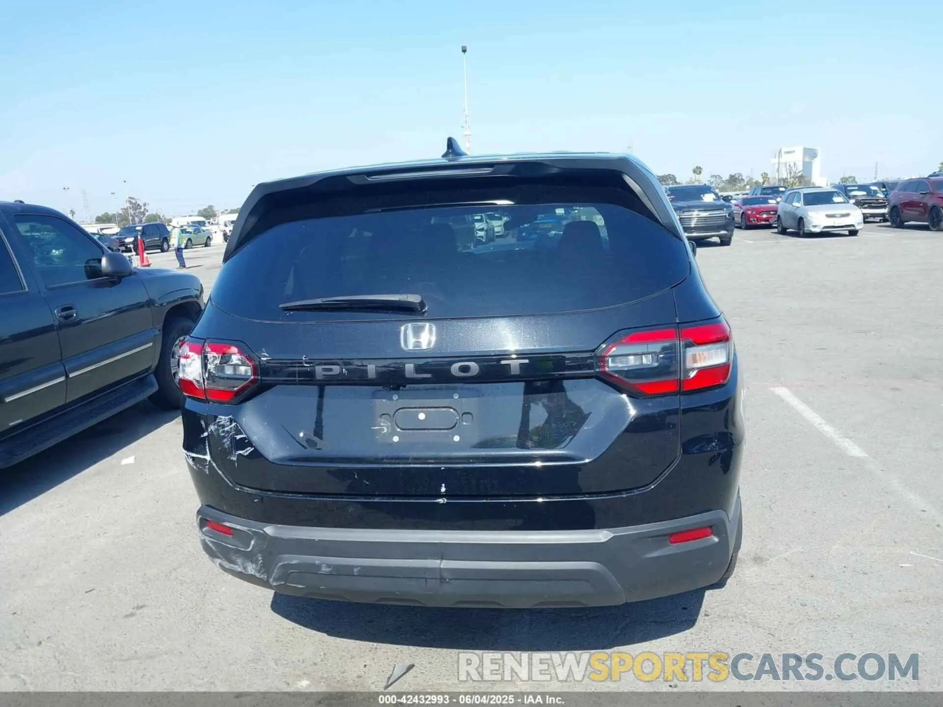 16 Photograph of a damaged car 5FNYG2H24PB007268 HONDA PILOT 2023