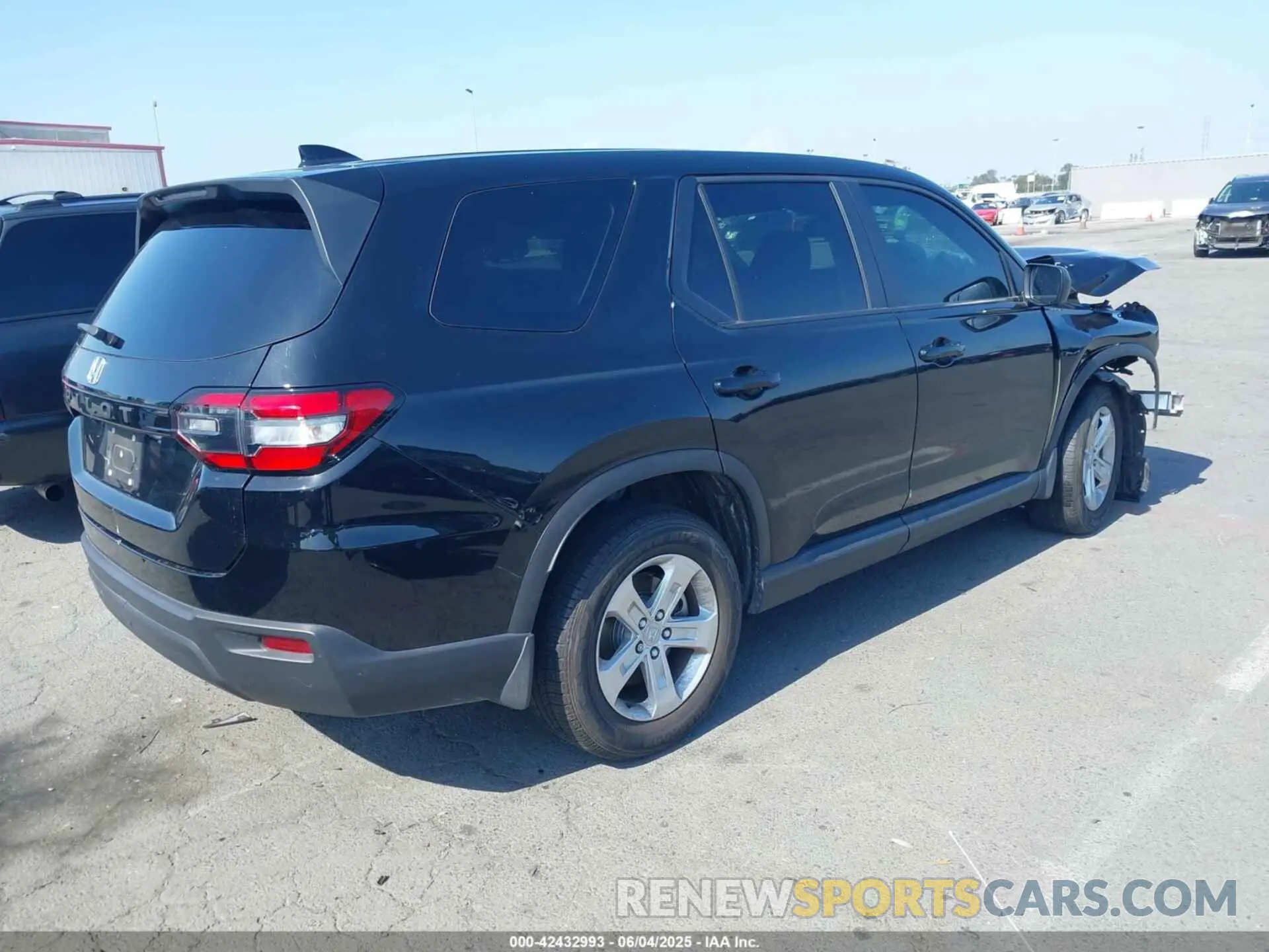4 Photograph of a damaged car 5FNYG2H24PB007268 HONDA PILOT 2023
