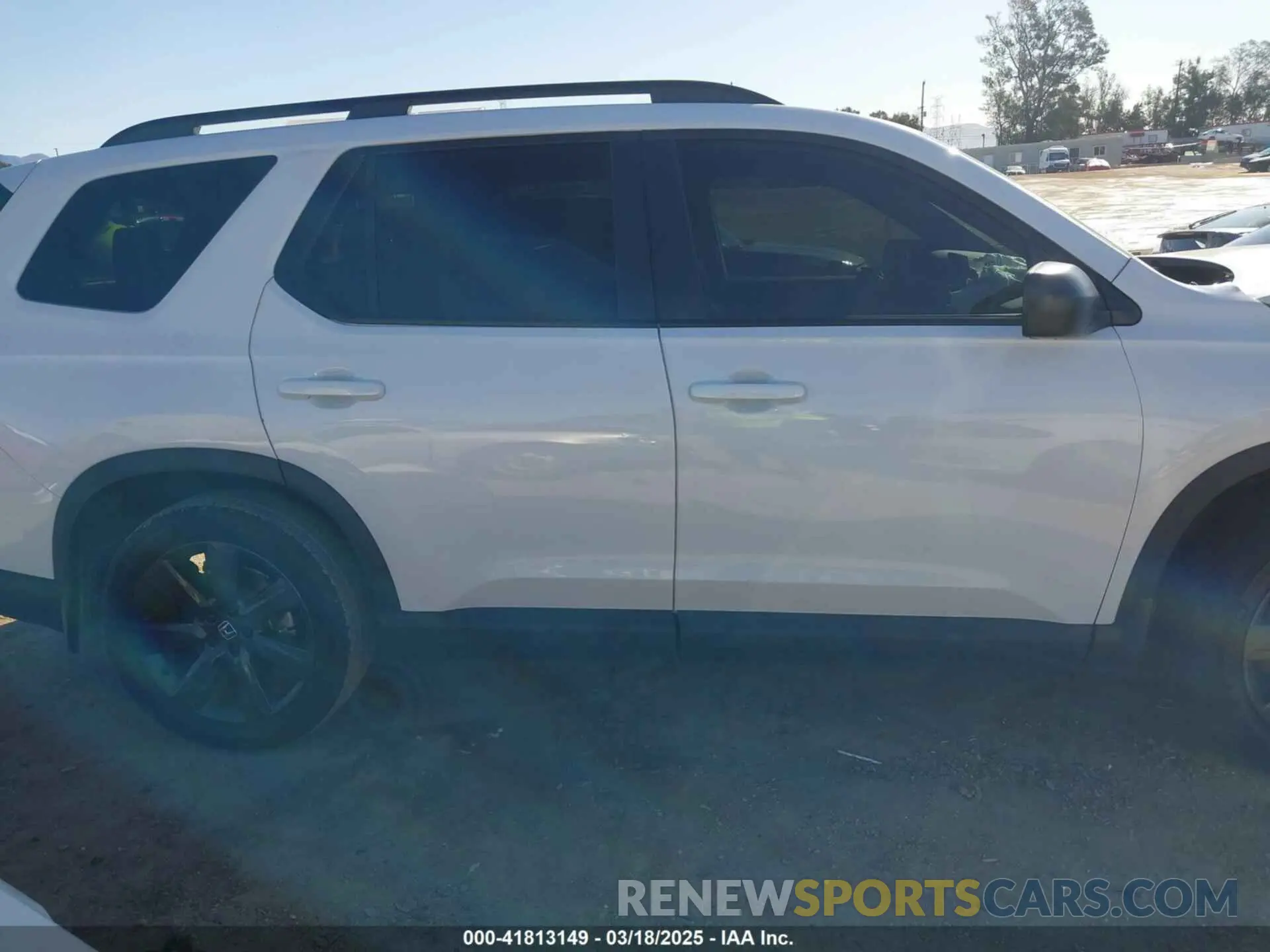 14 Photograph of a damaged car 5FNYG2H30PB012041 HONDA PILOT 2023