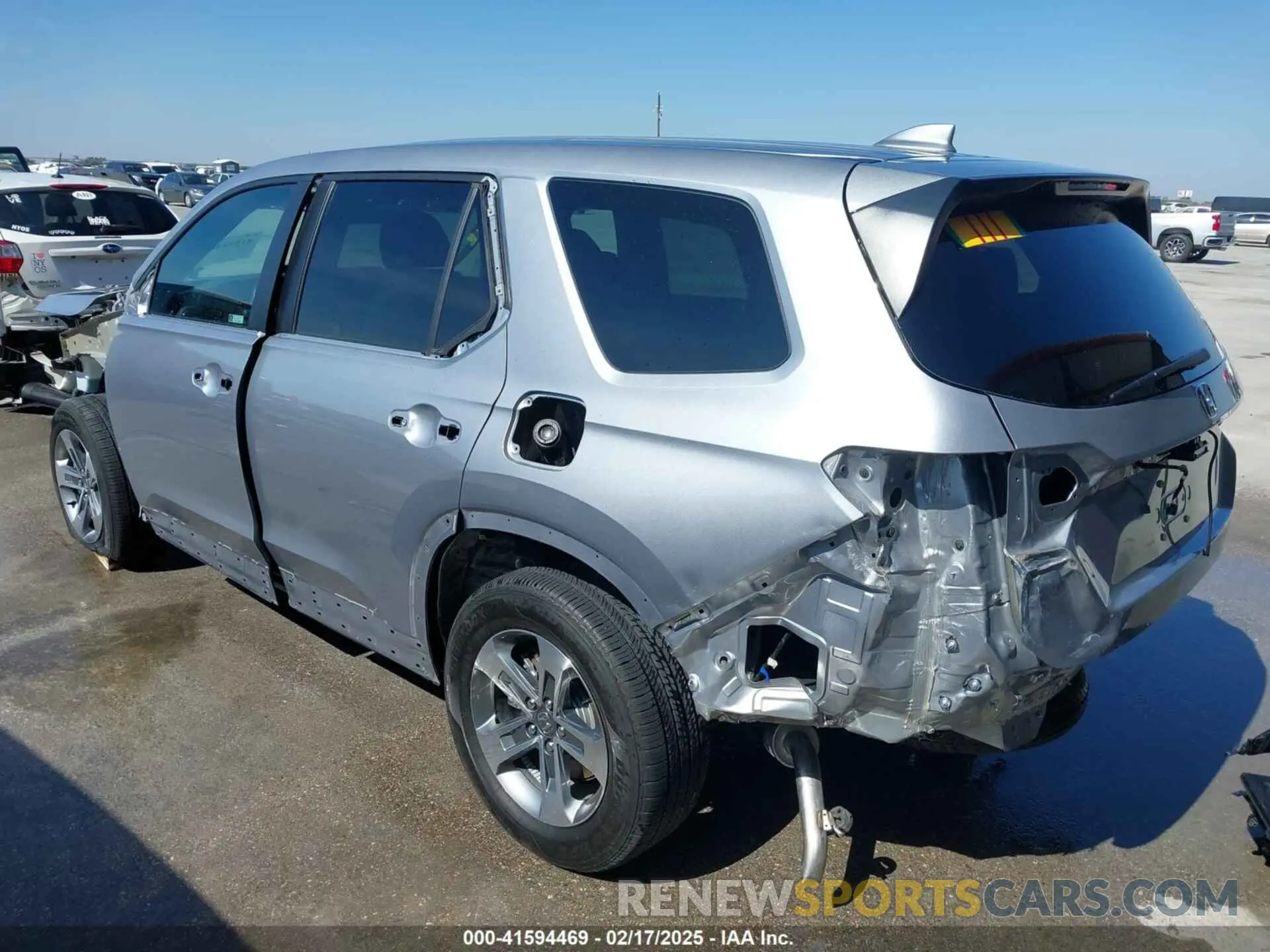 3 Photograph of a damaged car 5FNYG2H42PB001292 HONDA PILOT 2023