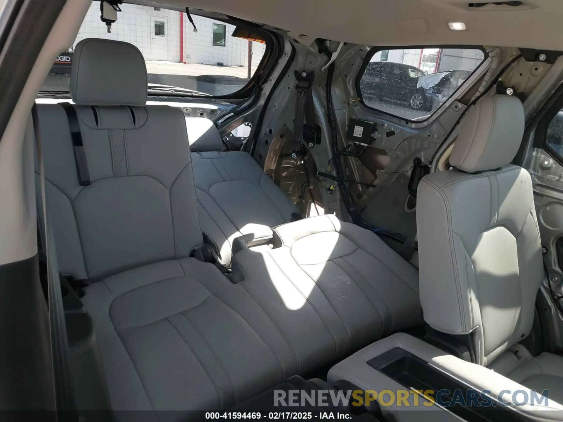 8 Photograph of a damaged car 5FNYG2H42PB001292 HONDA PILOT 2023