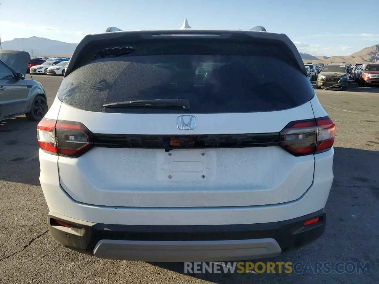 6 Photograph of a damaged car 5FNYG2H58PB008403 HONDA PILOT 2023