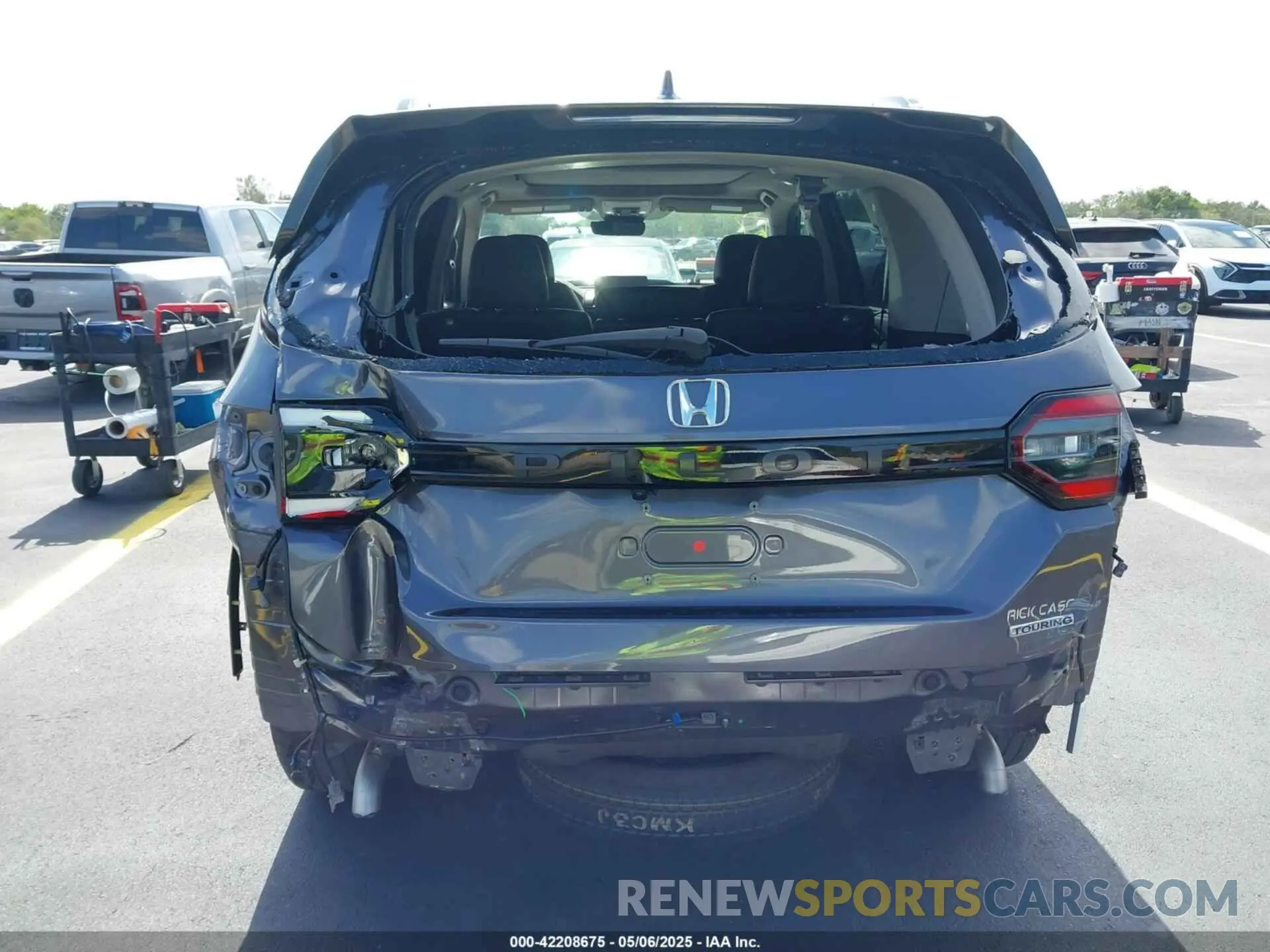 17 Photograph of a damaged car 5FNYG2H71PB012374 HONDA PILOT 2023