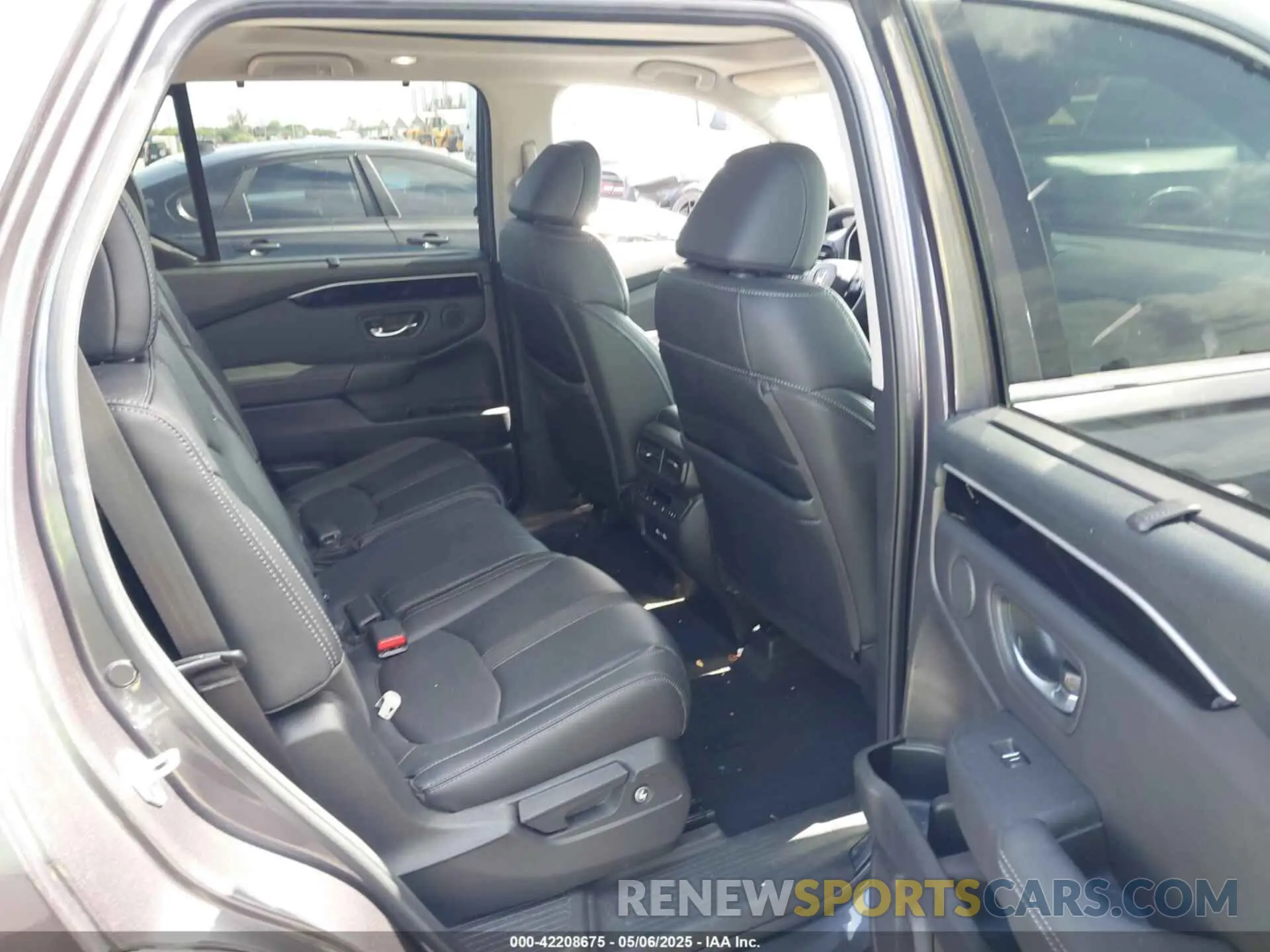 8 Photograph of a damaged car 5FNYG2H71PB012374 HONDA PILOT 2023