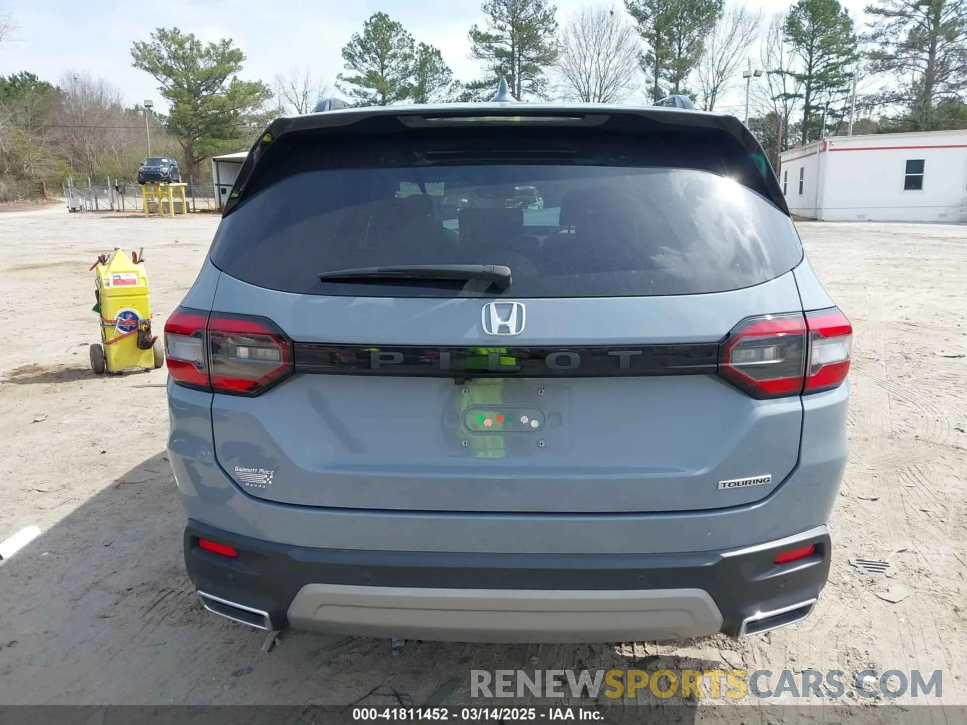 17 Photograph of a damaged car 5FNYG2H73PB000968 HONDA PILOT 2023