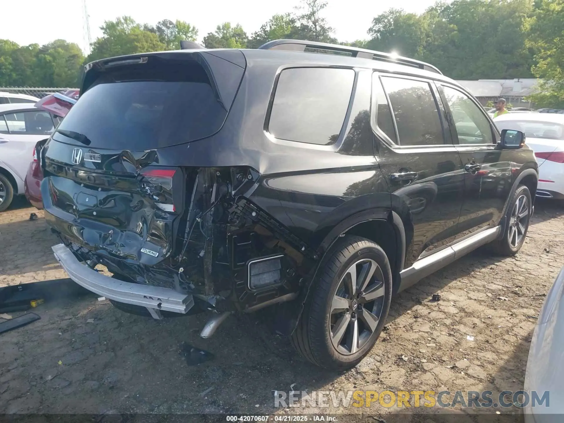 4 Photograph of a damaged car 5FNYG2H77PB002996 HONDA PILOT 2023