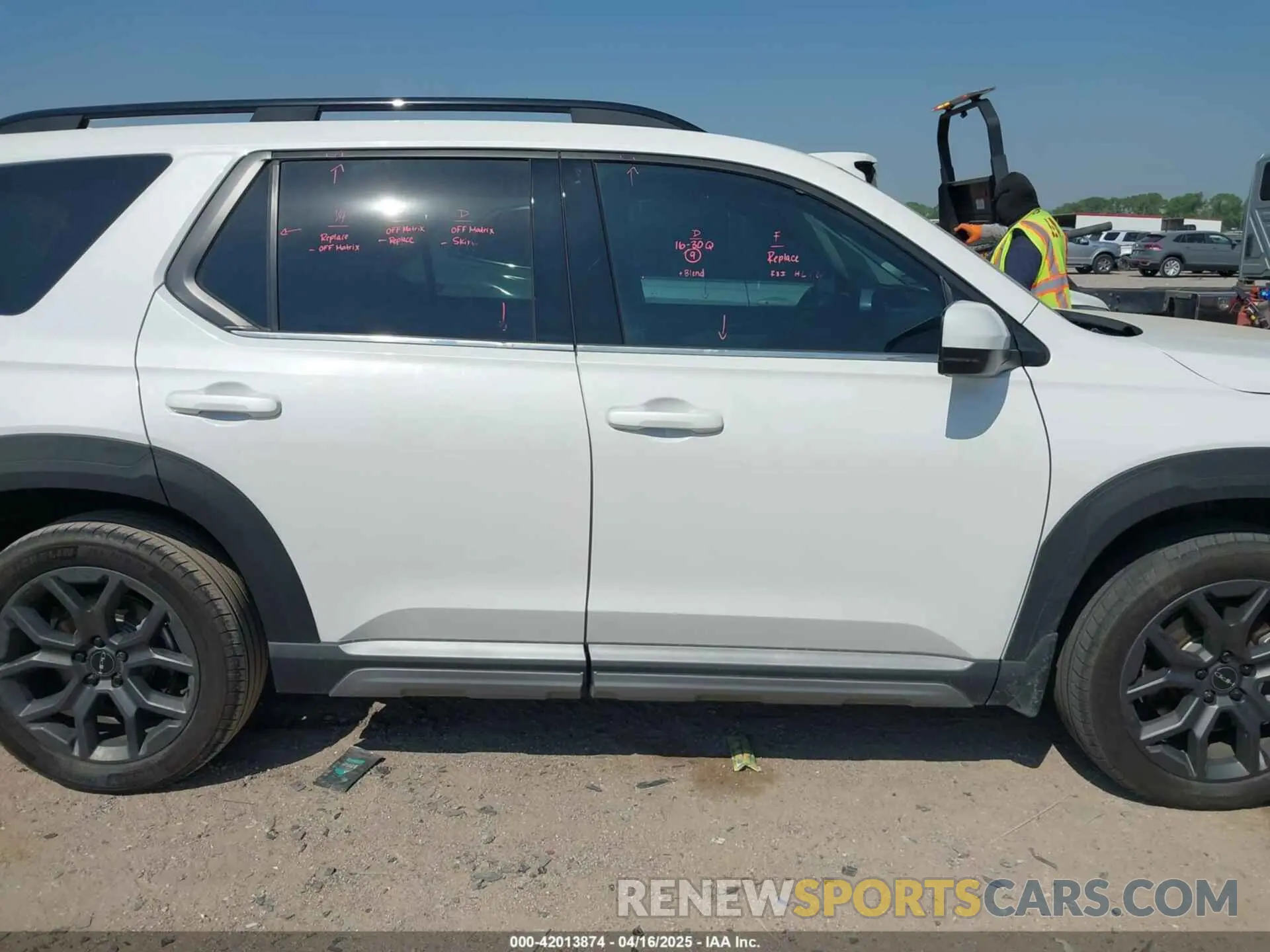 13 Photograph of a damaged car 5FNYG2H77PB013738 HONDA PILOT 2023
