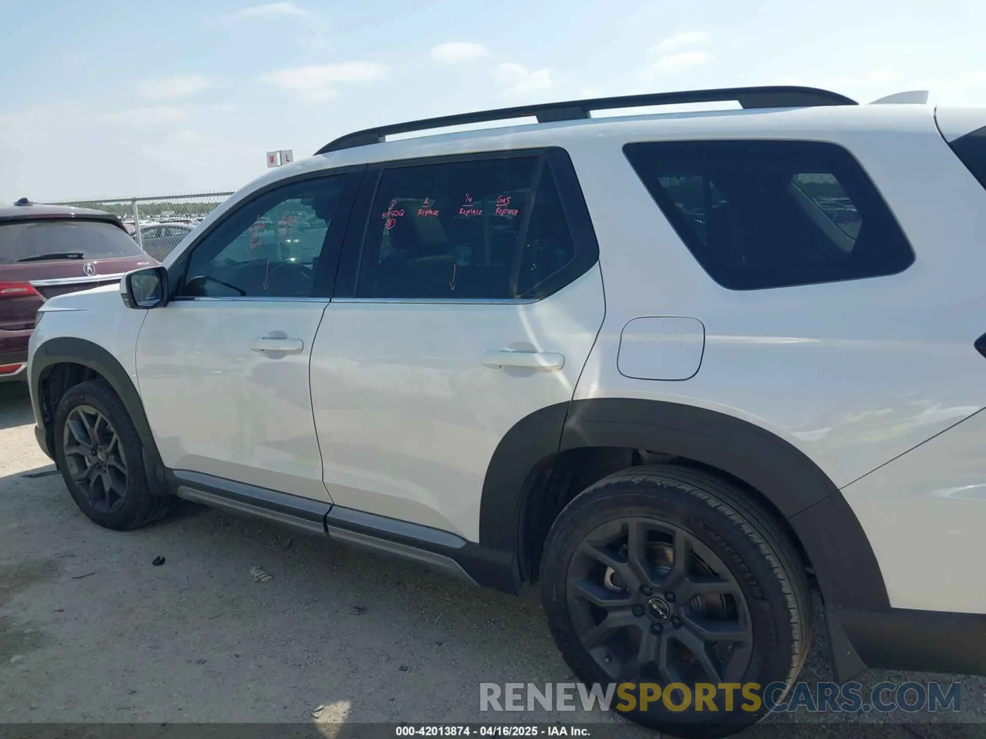 14 Photograph of a damaged car 5FNYG2H77PB013738 HONDA PILOT 2023