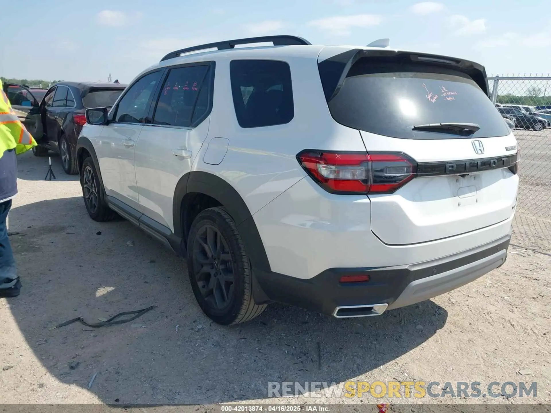 3 Photograph of a damaged car 5FNYG2H77PB013738 HONDA PILOT 2023