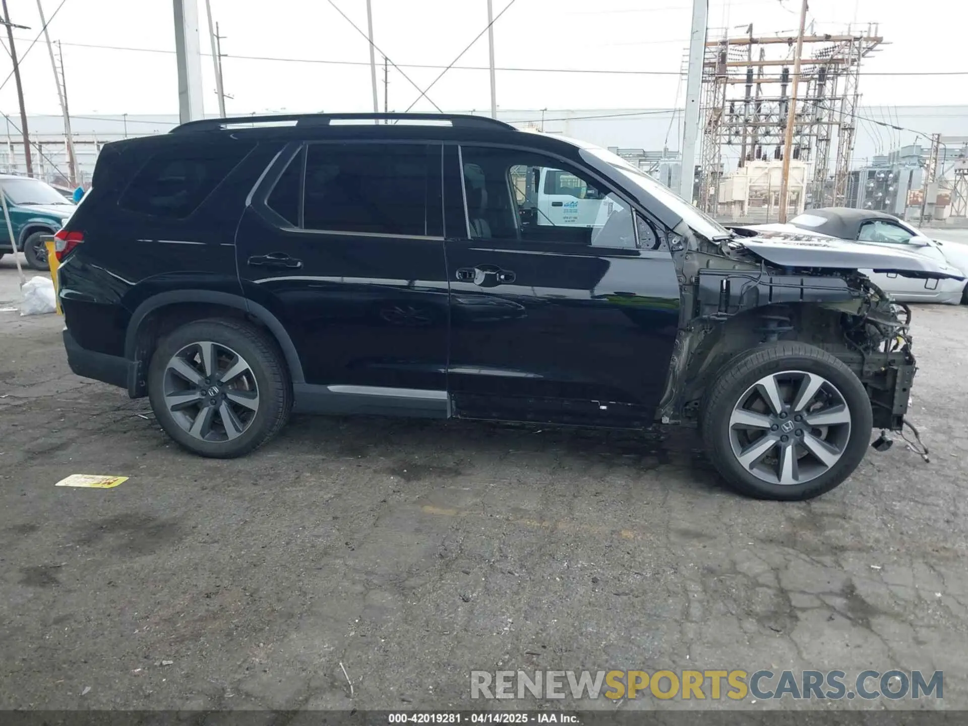 14 Photograph of a damaged car 5FNYG2H78PB006622 HONDA PILOT 2023