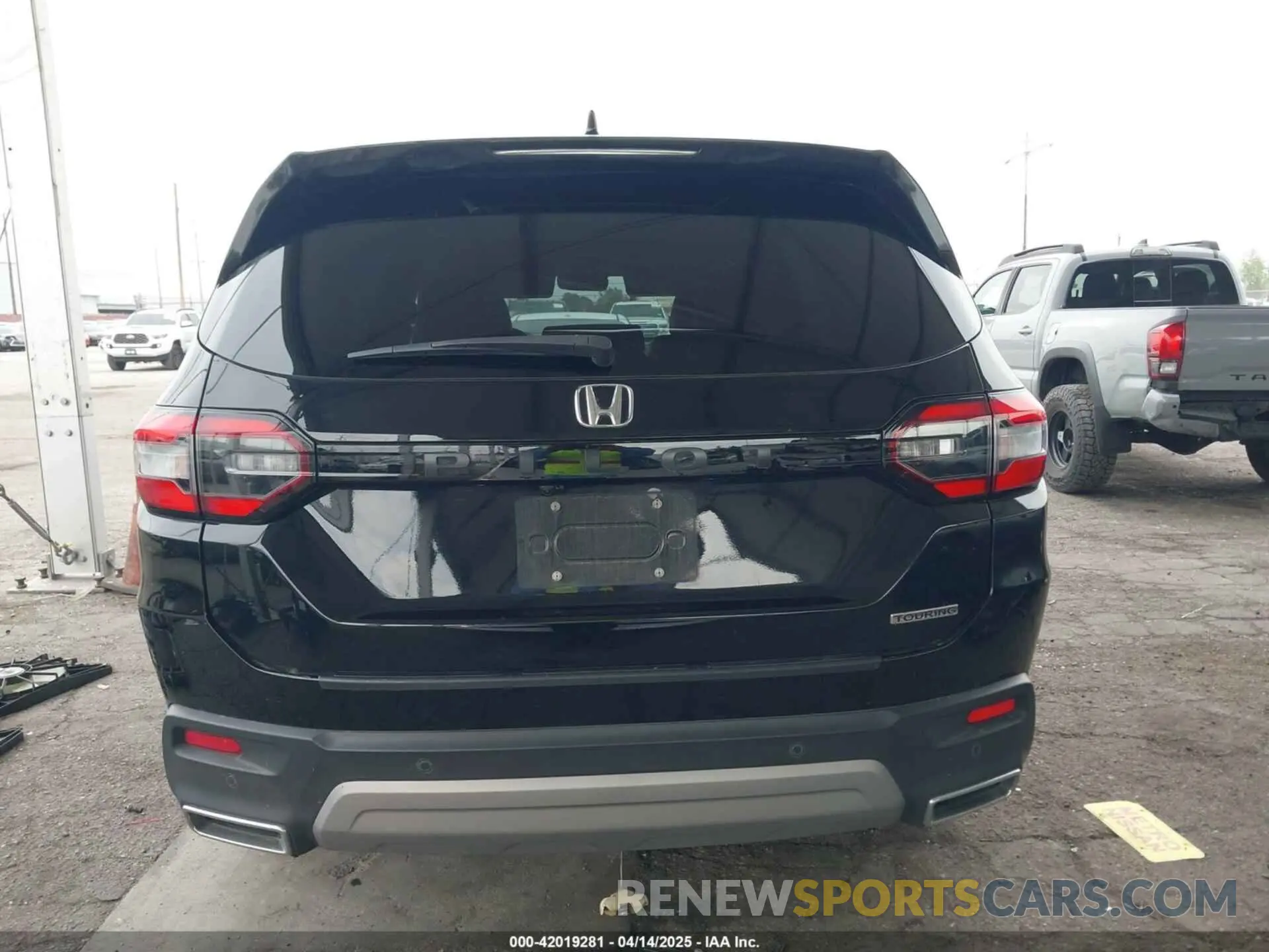 17 Photograph of a damaged car 5FNYG2H78PB006622 HONDA PILOT 2023