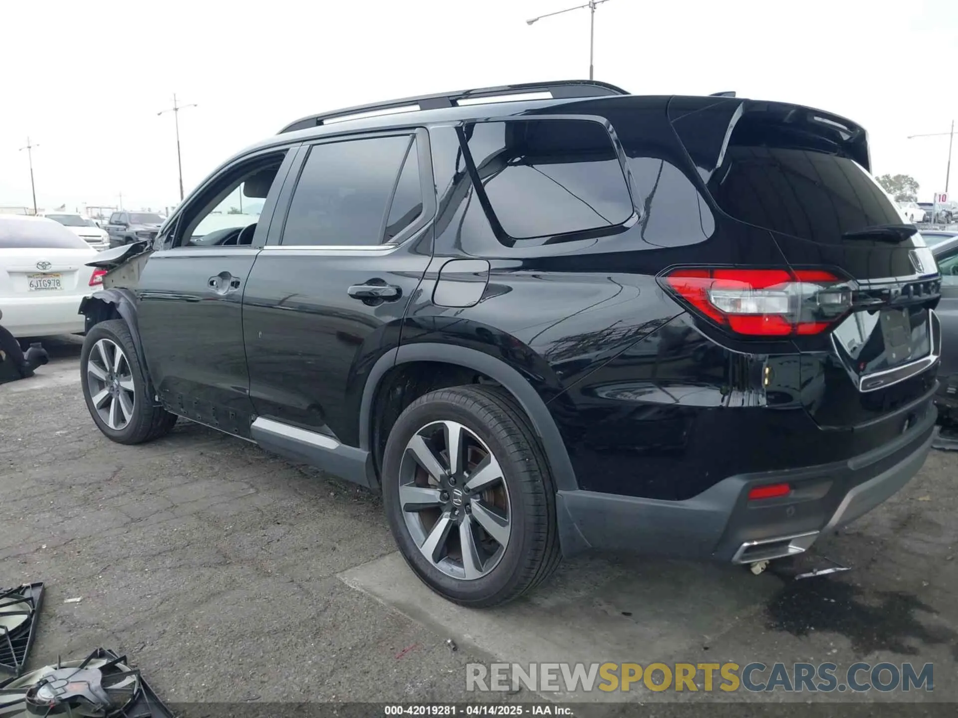 3 Photograph of a damaged car 5FNYG2H78PB006622 HONDA PILOT 2023