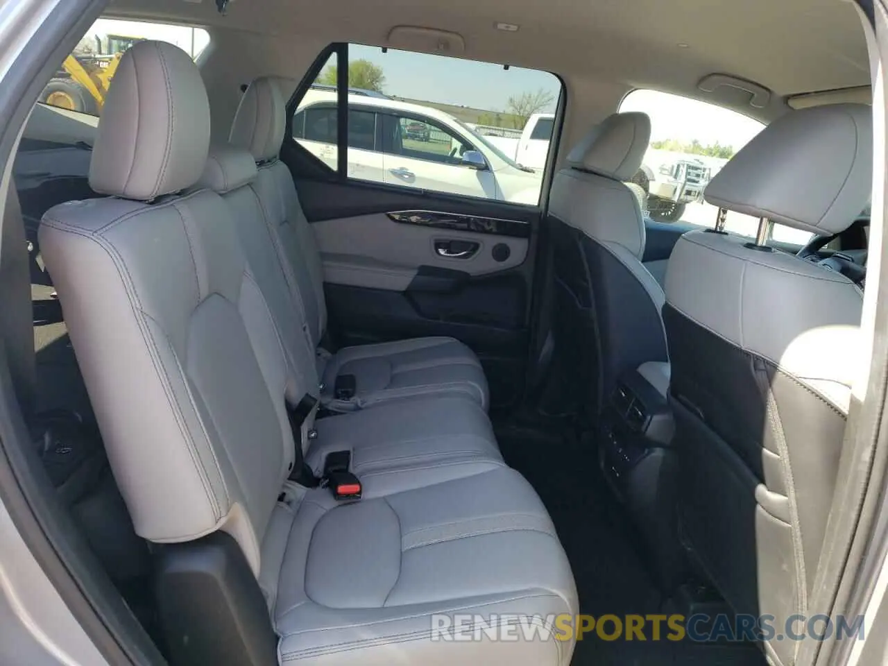 11 Photograph of a damaged car 5FNYG1H45RB027172 HONDA PILOT 2024
