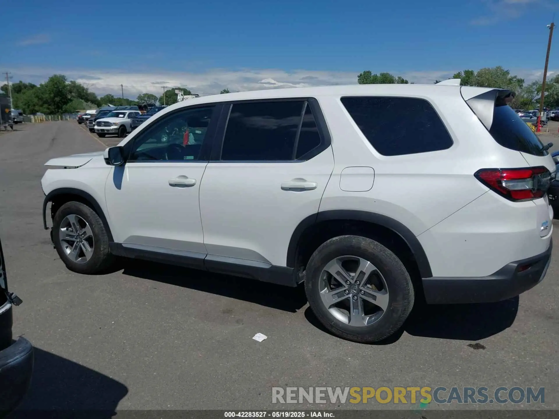 14 Photograph of a damaged car 5FNYG1H46RB014463 HONDA PILOT 2024