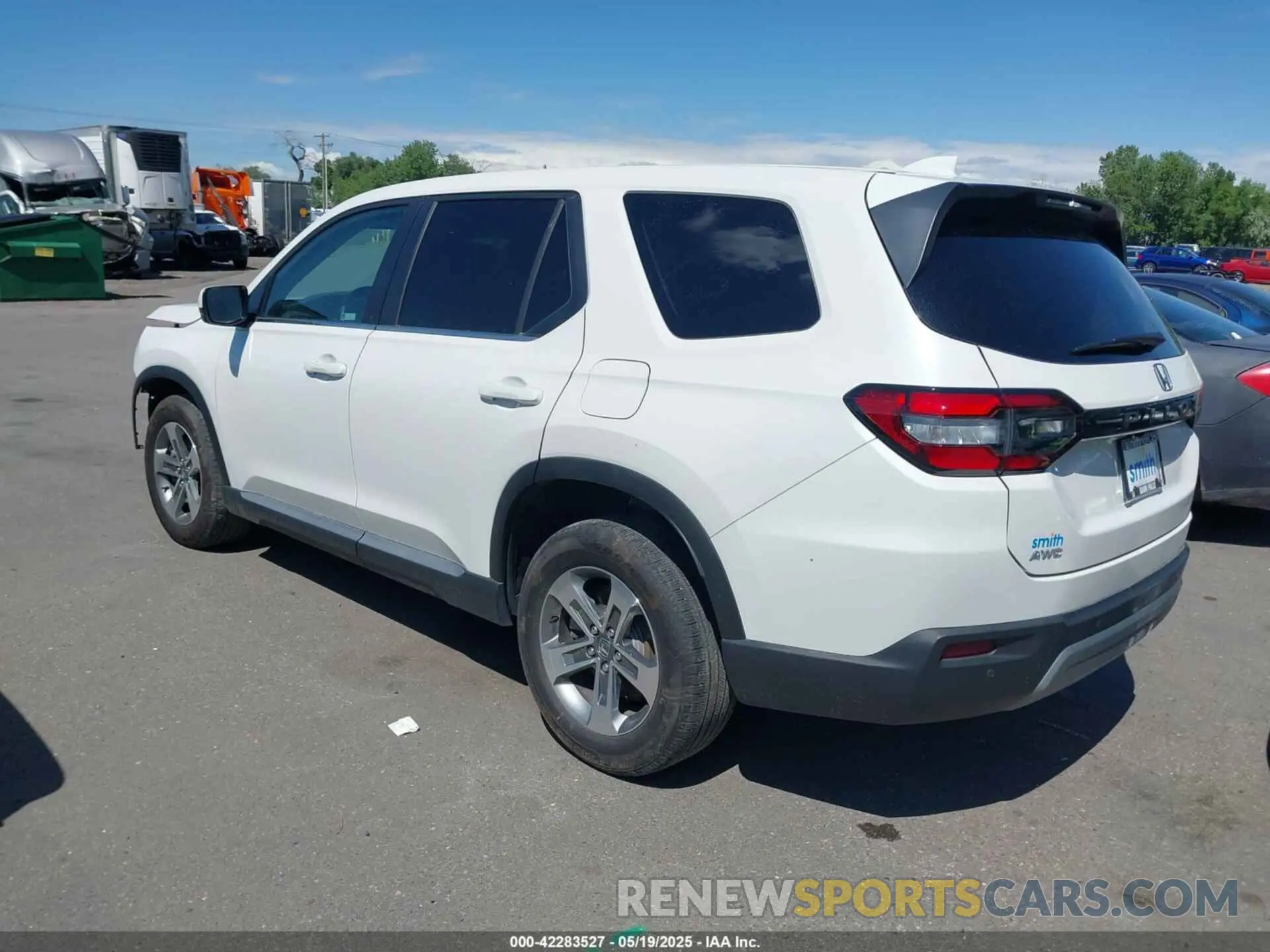 3 Photograph of a damaged car 5FNYG1H46RB014463 HONDA PILOT 2024