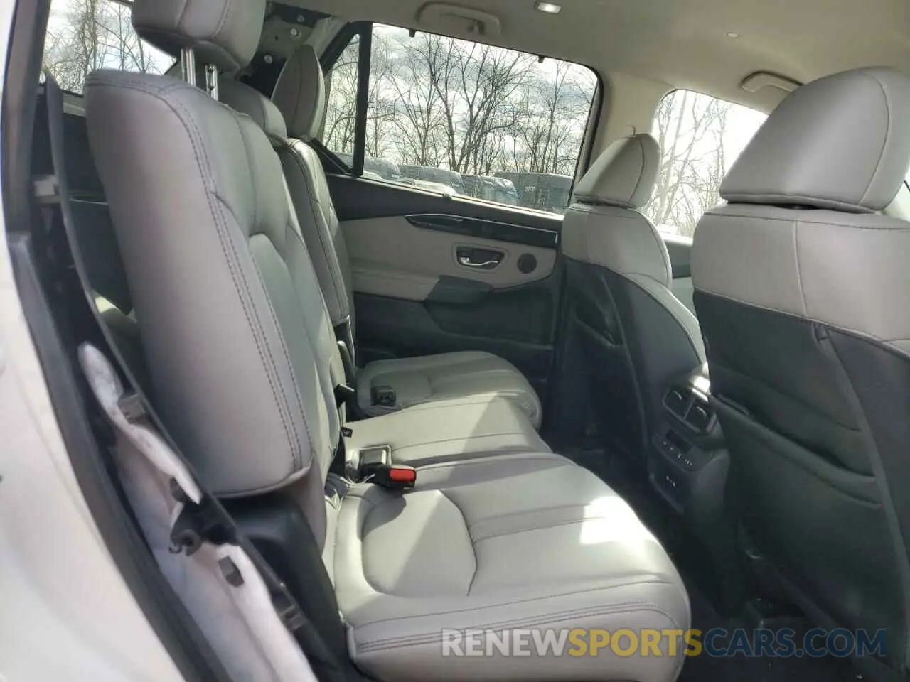 11 Photograph of a damaged car 5FNYG1H49RB032097 HONDA PILOT 2024