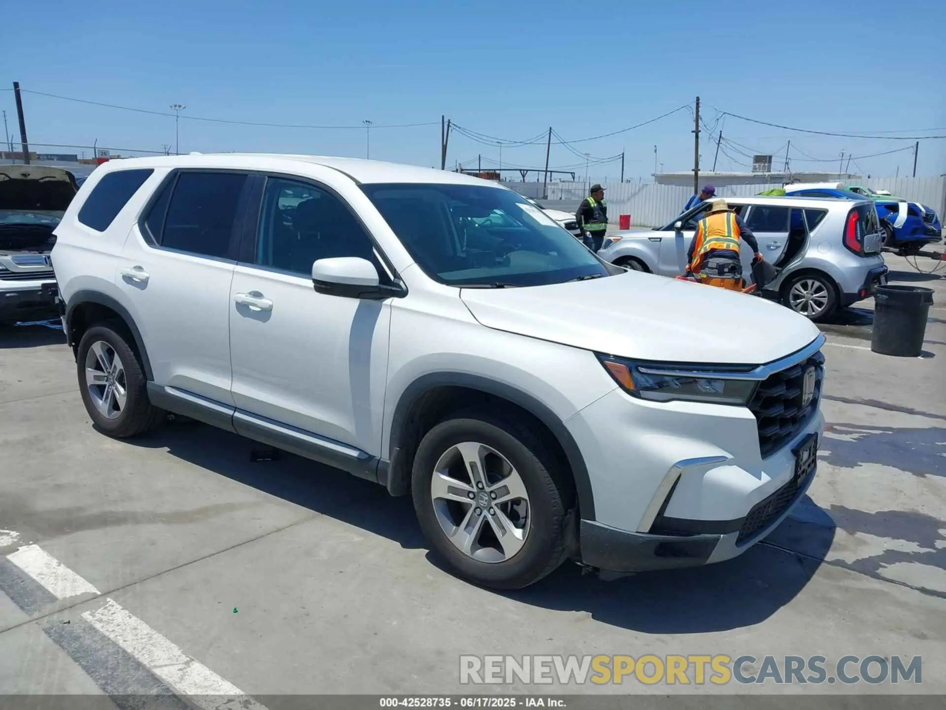 1 Photograph of a damaged car 5FNYG1H58RB009869 HONDA PILOT 2024