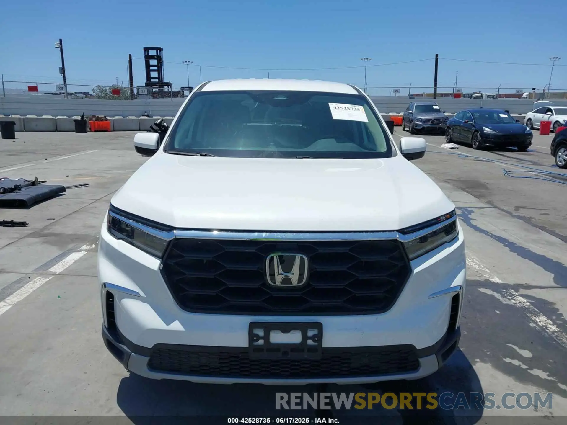 13 Photograph of a damaged car 5FNYG1H58RB009869 HONDA PILOT 2024