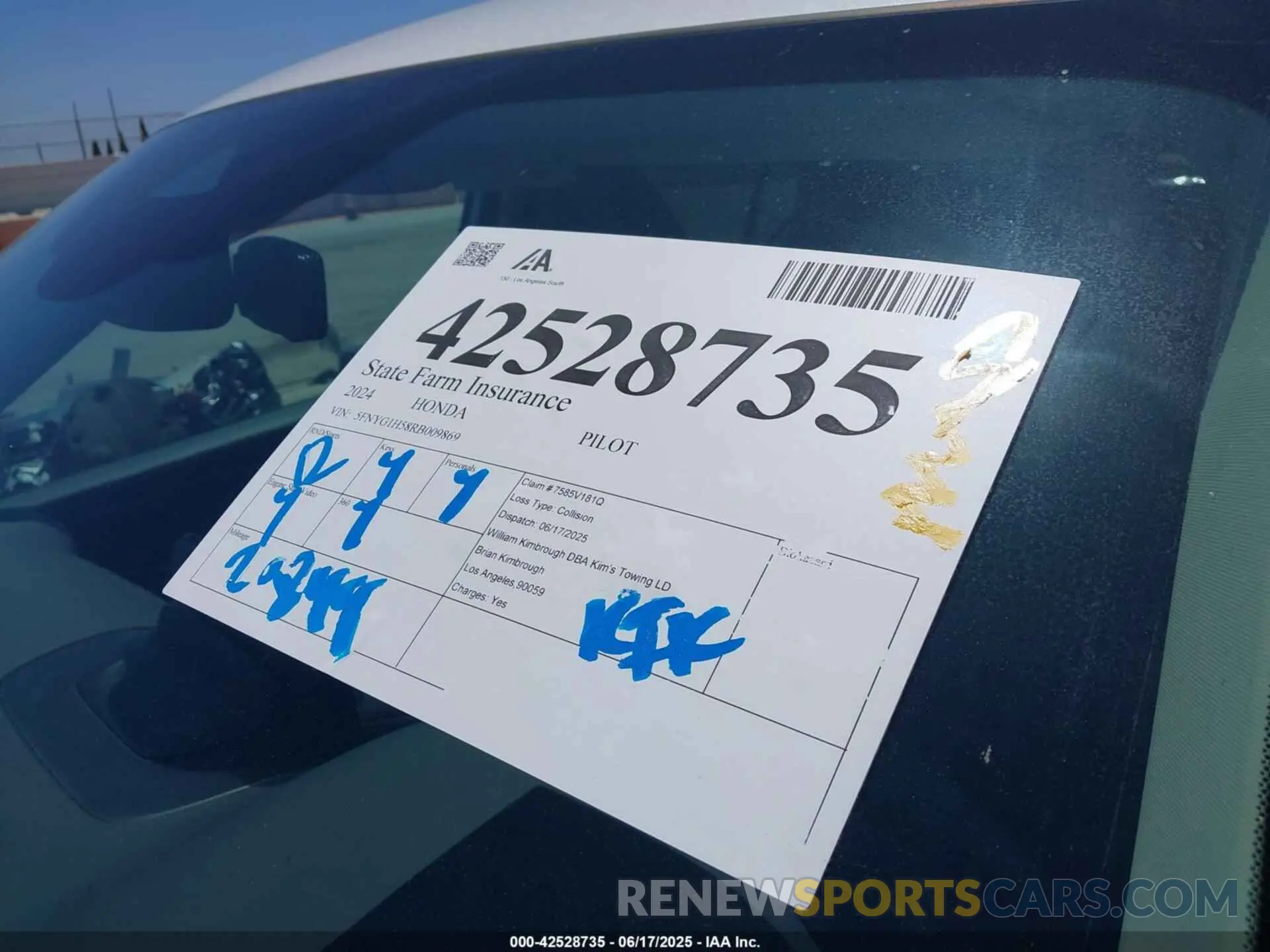 18 Photograph of a damaged car 5FNYG1H58RB009869 HONDA PILOT 2024