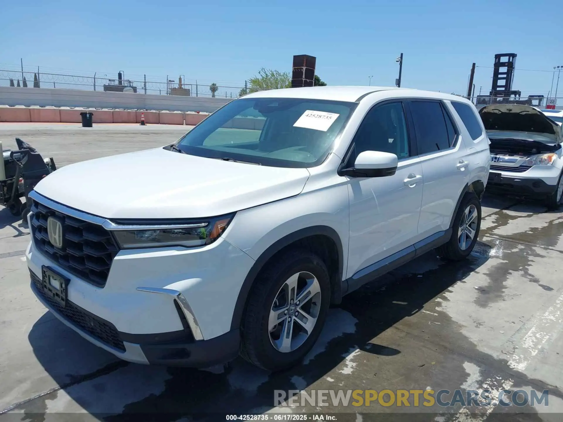 2 Photograph of a damaged car 5FNYG1H58RB009869 HONDA PILOT 2024