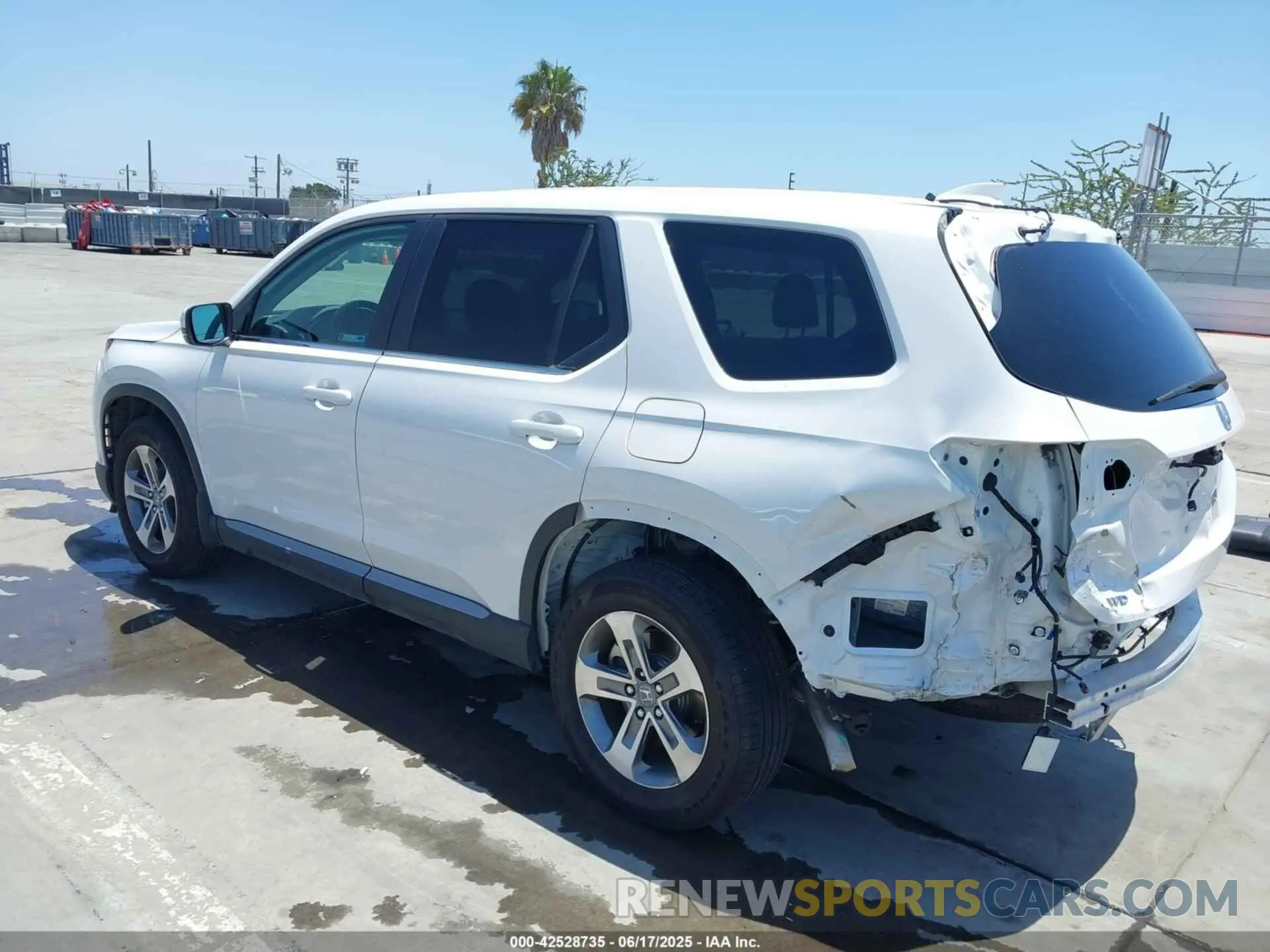 3 Photograph of a damaged car 5FNYG1H58RB009869 HONDA PILOT 2024