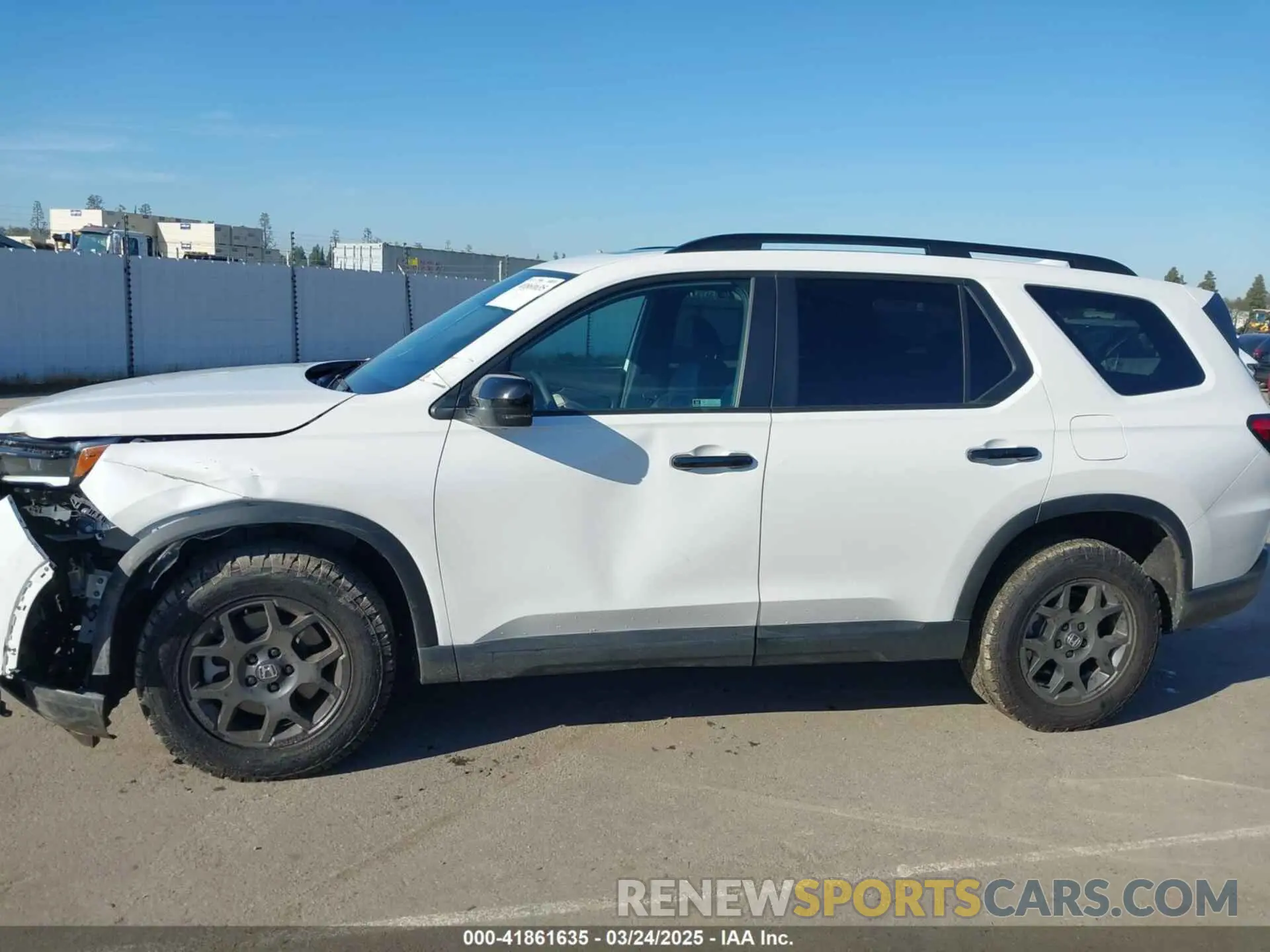 14 Photograph of a damaged car 5FNYG1H62RB016499 HONDA PILOT 2024